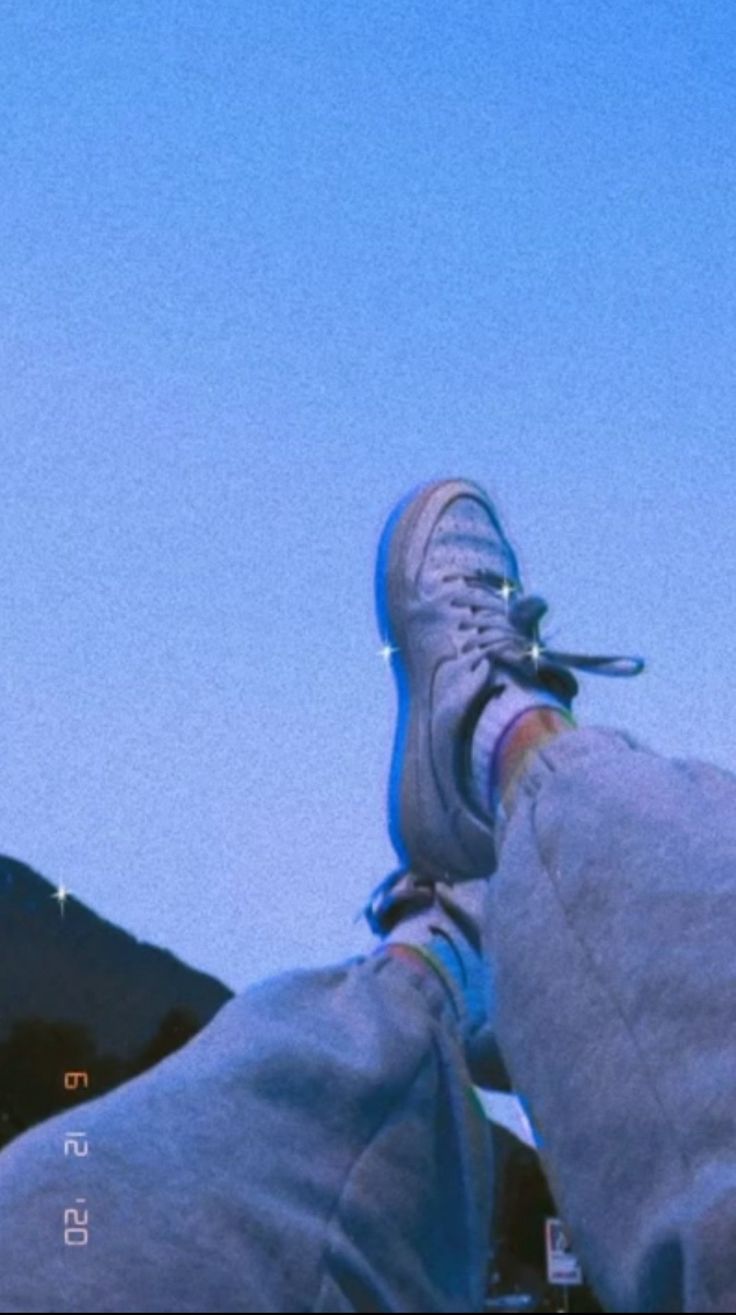 736x1315  Эстетичные обои на телефон🦋 | Vibram sneaker, Sneakers, Shoes