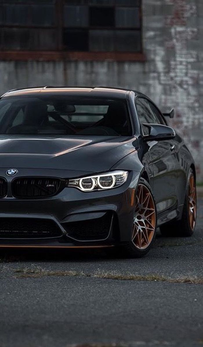 700x1198  BMW M4 GTS Обои — Пещера обоев