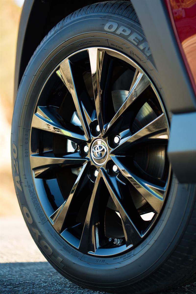 800x1200  2018 Toyota RAV4 Новости и информация | conceptcarz.com 