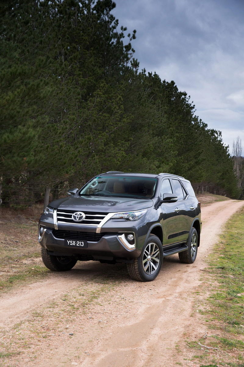 800x1200  Toyota Fortuner Фото Картинки (Pics) Обои | Top Speed