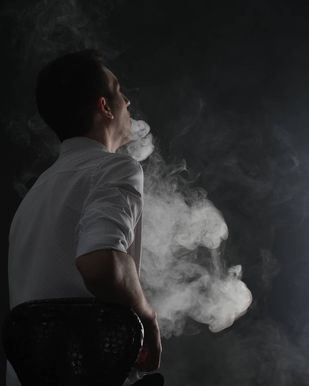 1080x1350  132 отметок «Нравится», 4 комментариев — Фотограф (@elen4ik85_photographer)  в Instagram: «#Модель @official_aigub #дым #студ… | Фотограф, Мужская  фотография, Модели