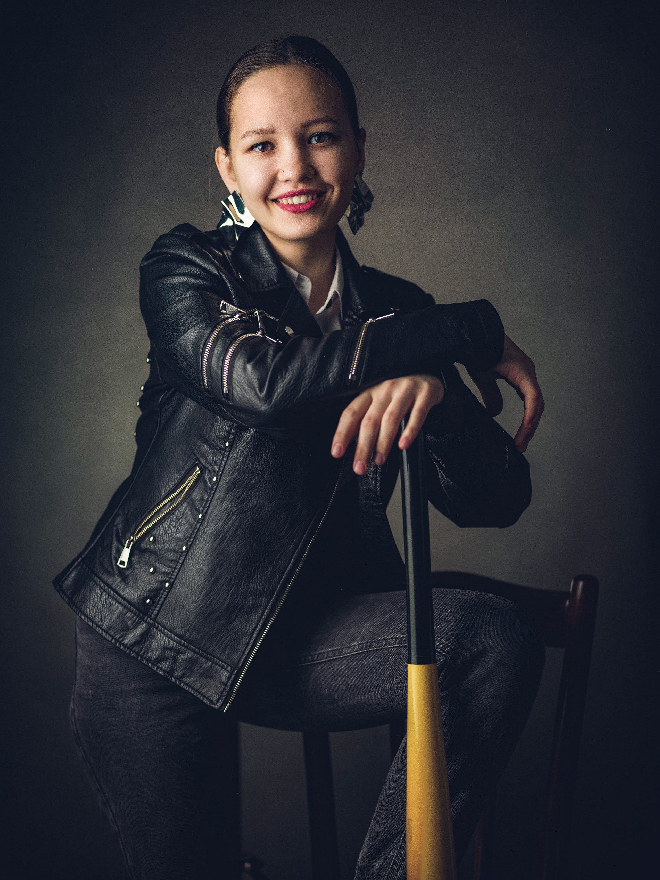 2560x3412  Обои для рабочего стола Улыбка Бейсбольная бита Tanya, 2560x3413