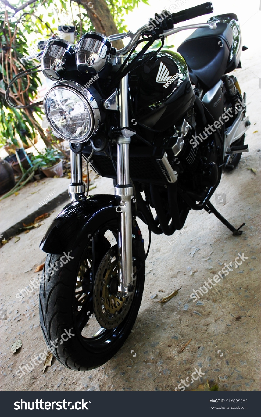 1001x1600  Honda Cb400 фотографии и изображения | Шаттерсток