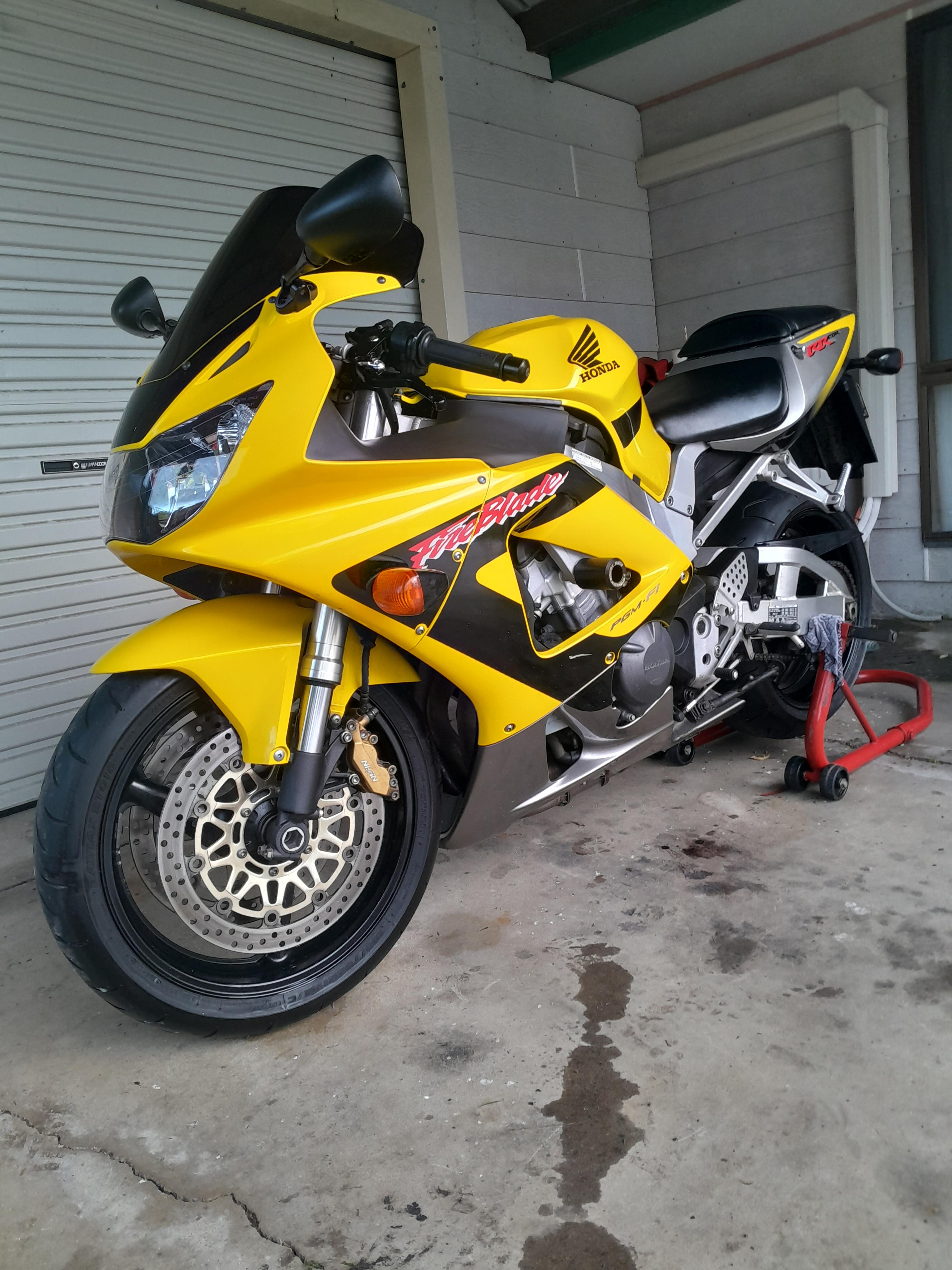 3060x4080  Обои Honda CBR1000RR-R Fireblade SP — Пещера обоев