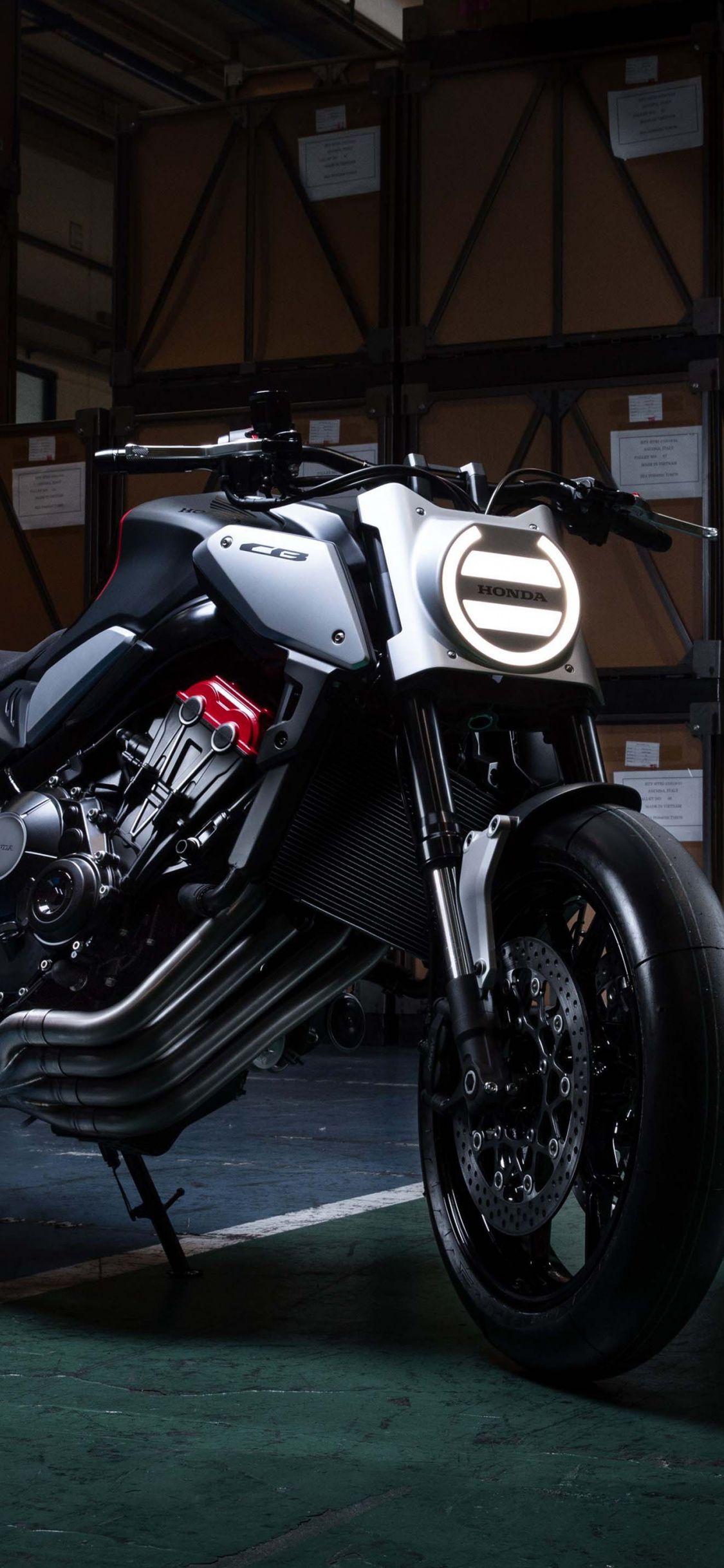 1125x2436  Скачать обои Двигатель мотоцикла Honda крупным планом | Обои.com