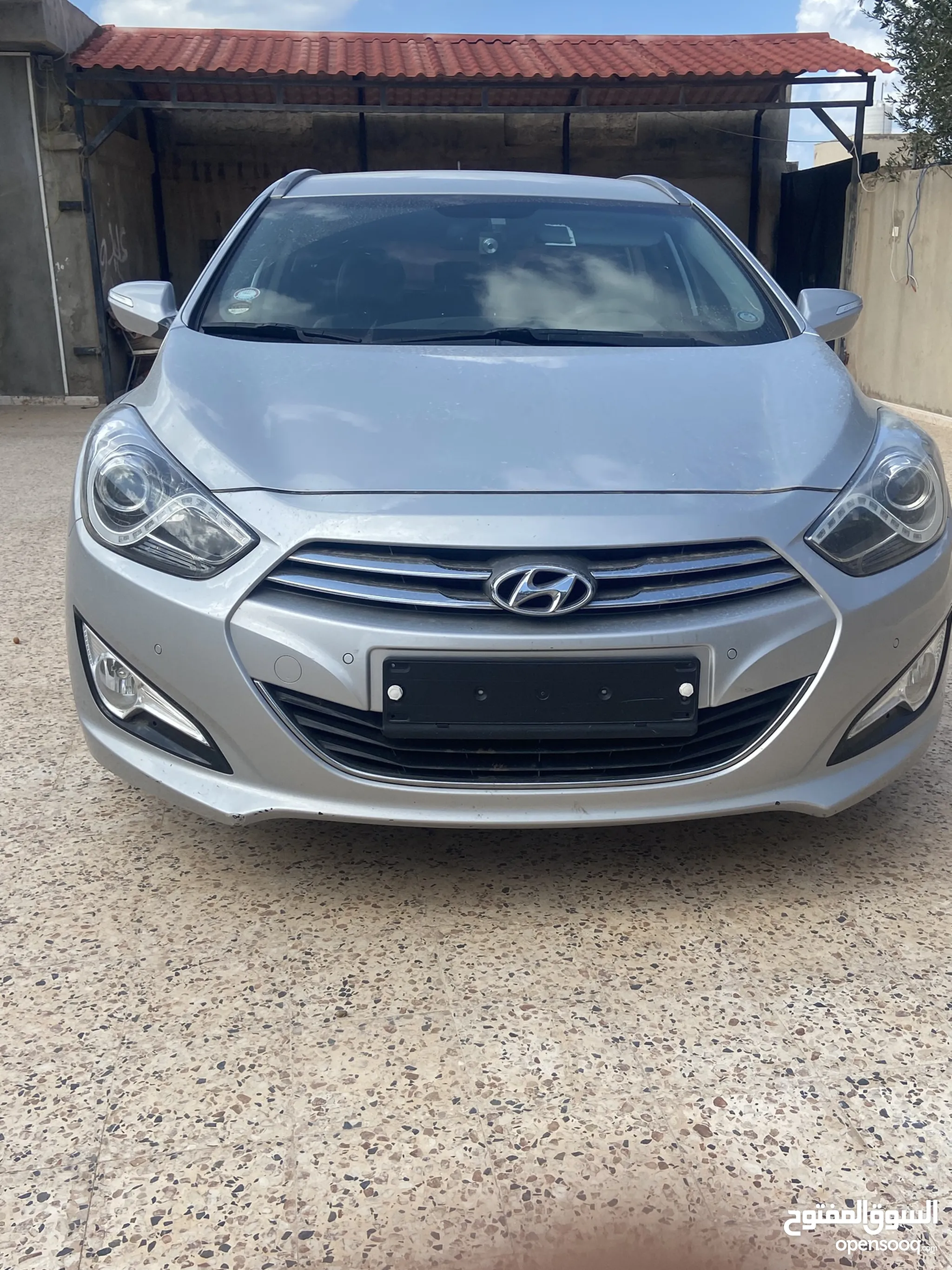 2048x2731  Белый седан, припаркованный на тротуаре в дневное время – Тегеран на Unsplash, Hyundai Cars HD обои для телефона | Pxfuel