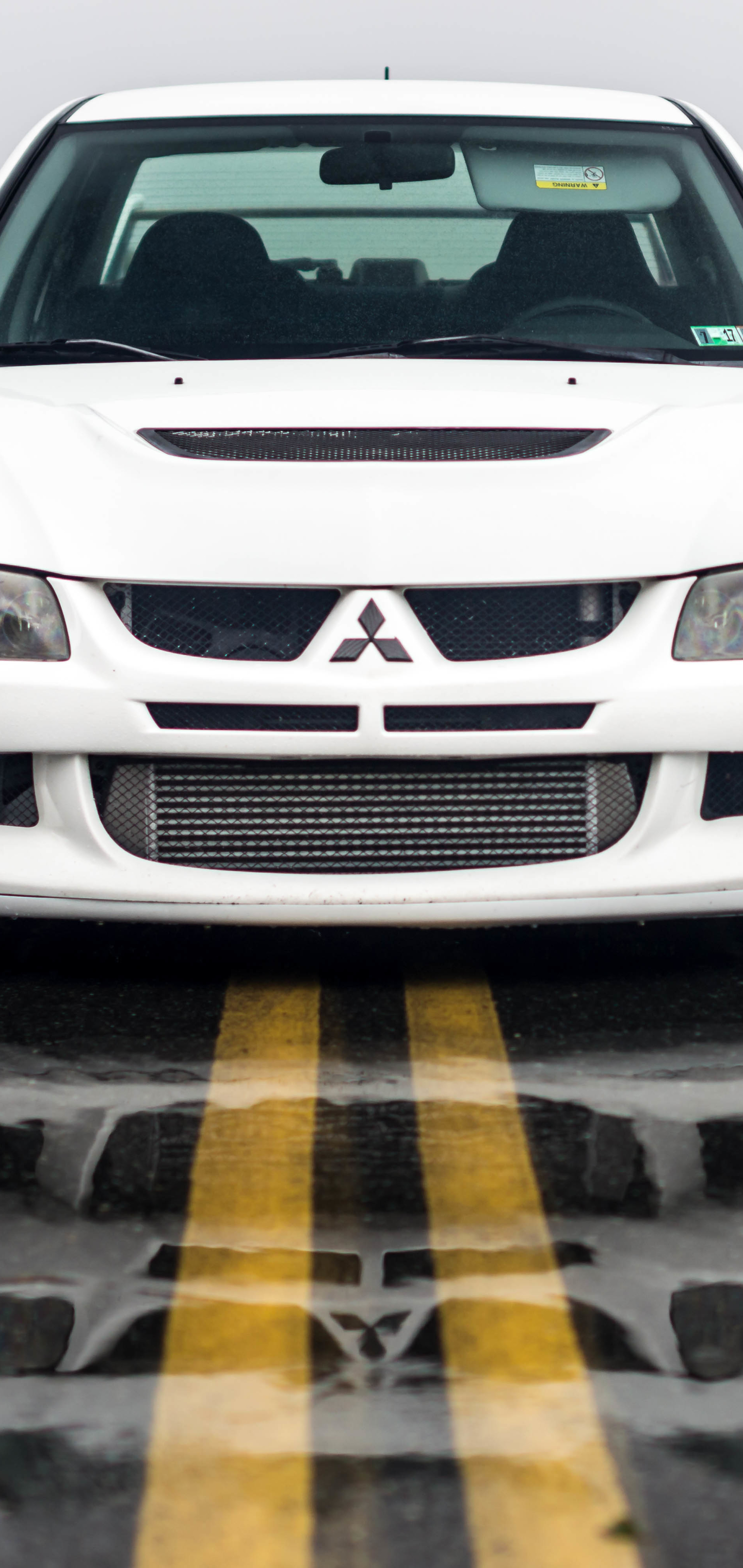 1440x3040  Mitsubishi Lancer Evo Обои | Небесный автомобиль, Серебряный автомобиль, Парковка