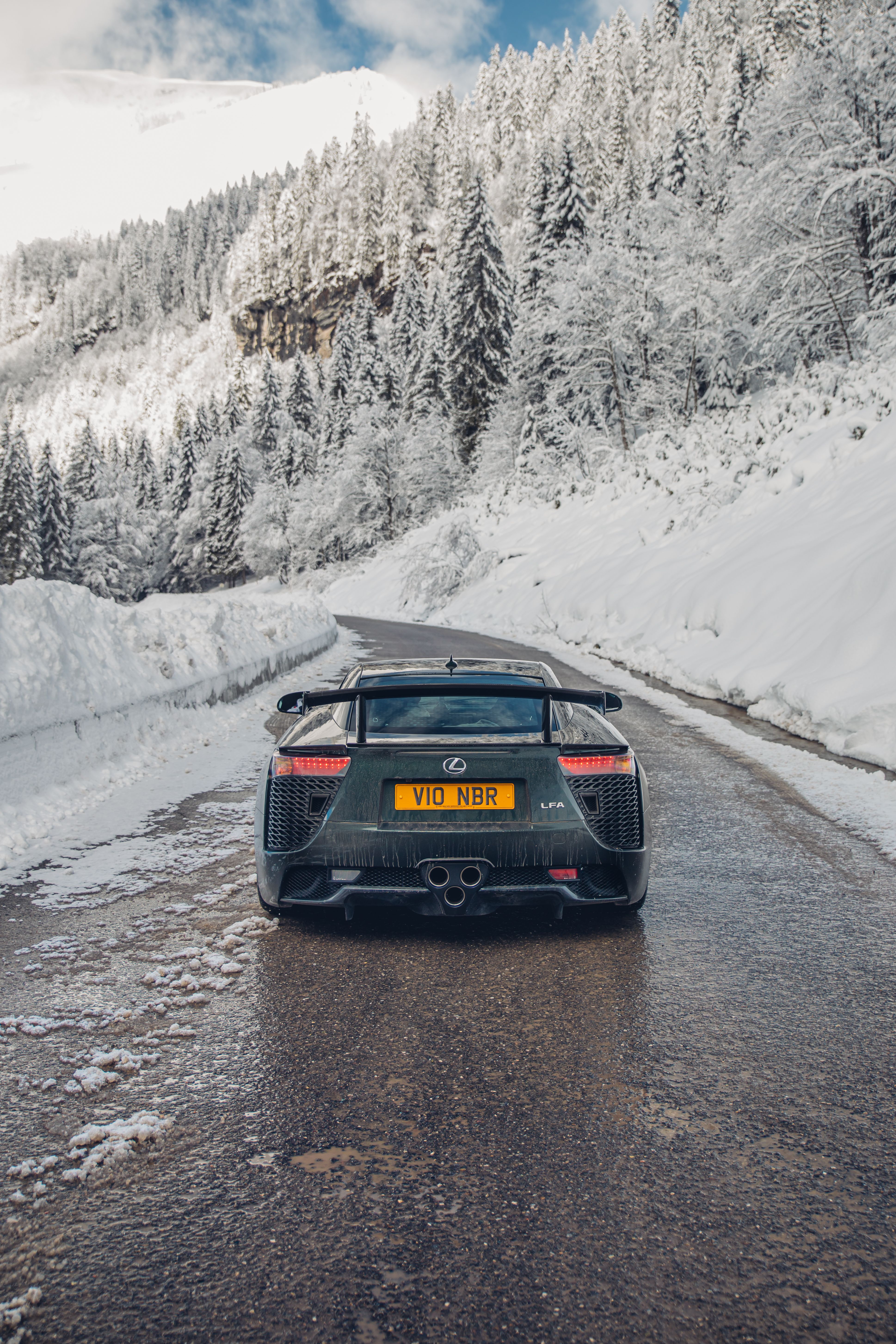 3875x5812  Lexus отмечает 10-летие LFA тортом со свечами | Lexus lfa, Лексус, Супер автомобили