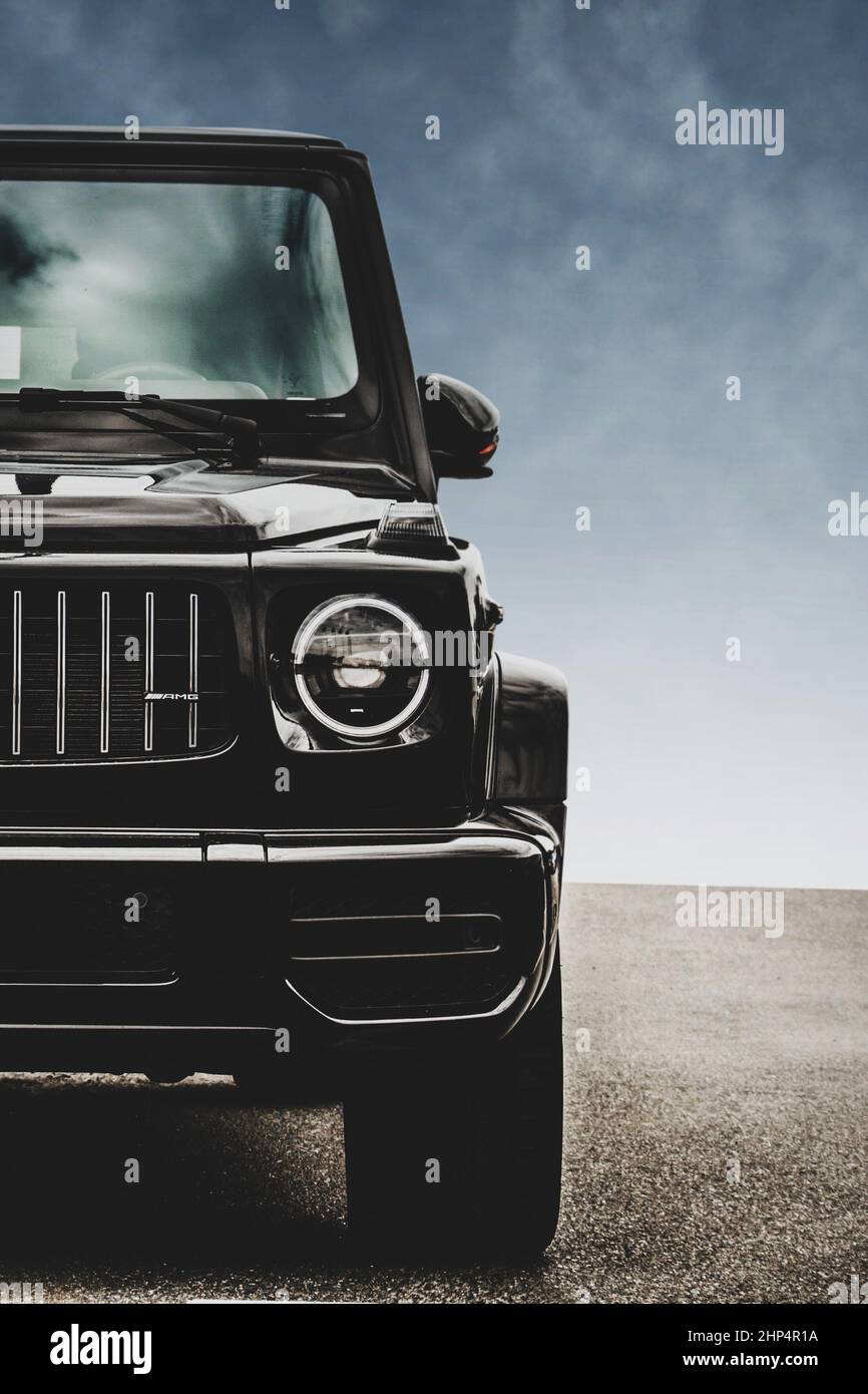 866x1390  Киев. 9 сентября 2016 г.; Мерседес-Бенц G55 АМГ. Редакционное фото. – Стоковое редакционное фото © amor7 #171006686