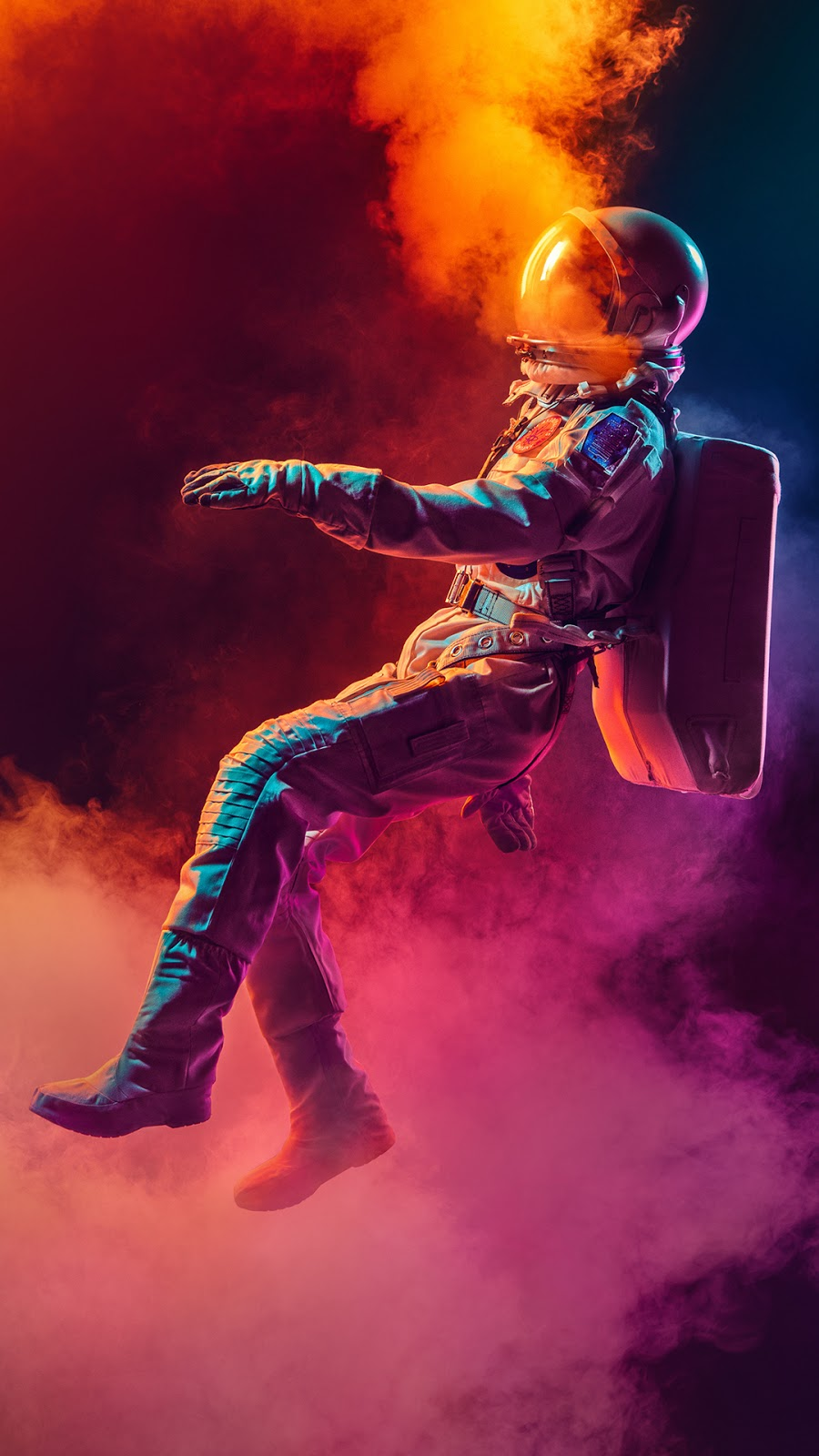 900x1600  Эстетические обои для телефона «Астронавт» | Классные обои - Heroscreen.cc | Обои космонавта, Рисунки космонавтов, Космические рисунки