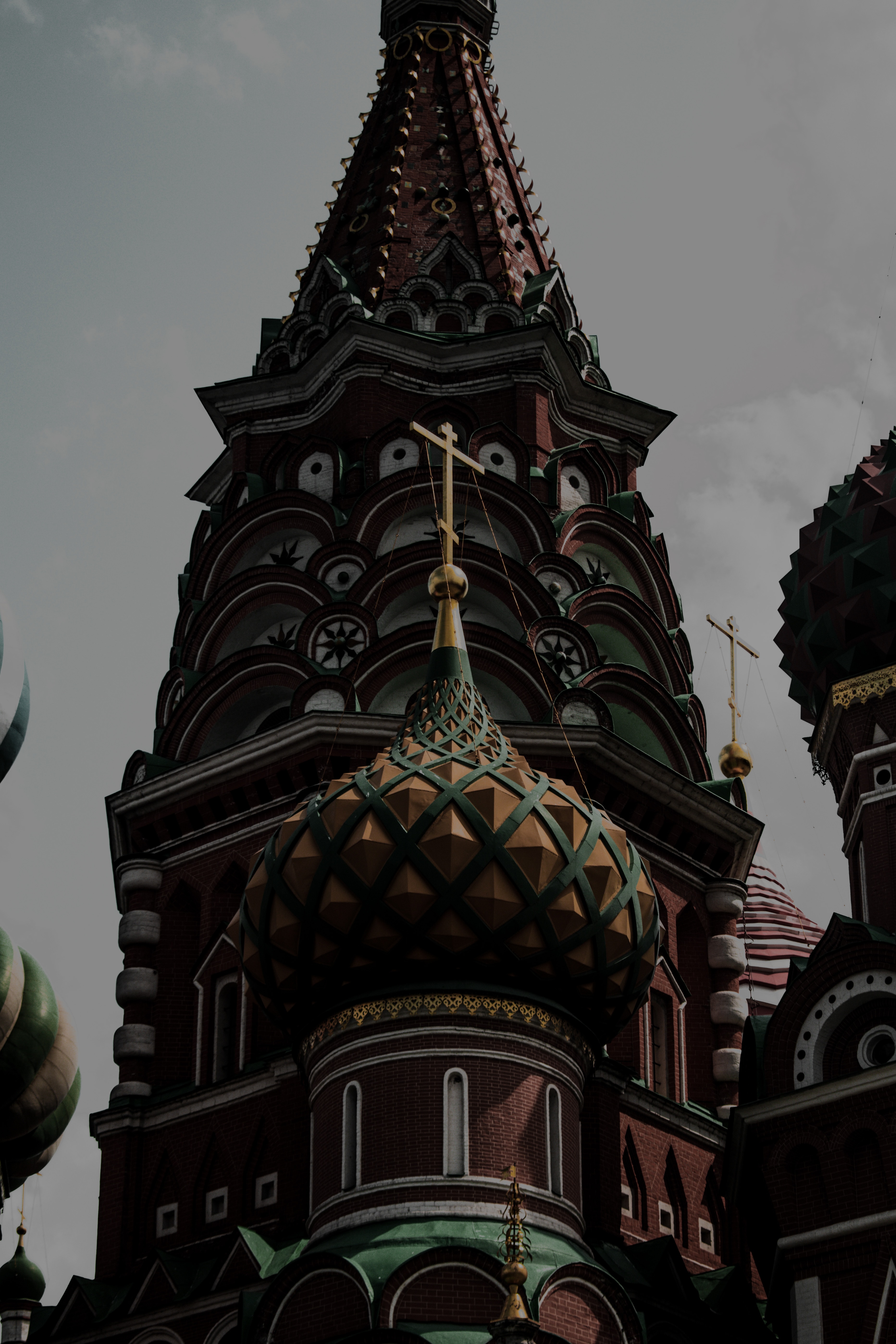 3729x5594  Фото высокого здания с часами на боку – бесплатное изображение российских достопримечательностей на Unsplash