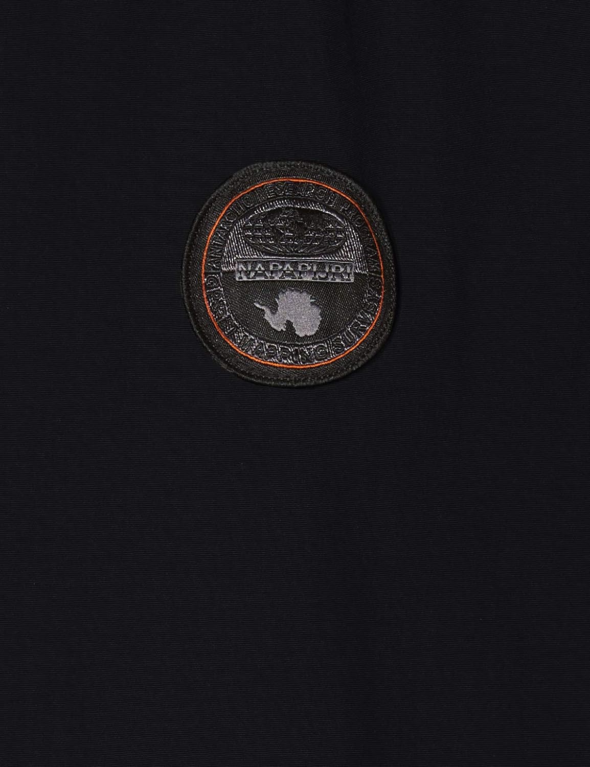 1154x1500  Мужчина в синей куртке-пузыре и коричневой вязаной шапке, фото — бесплатное изображение Napapijri на Unsplash