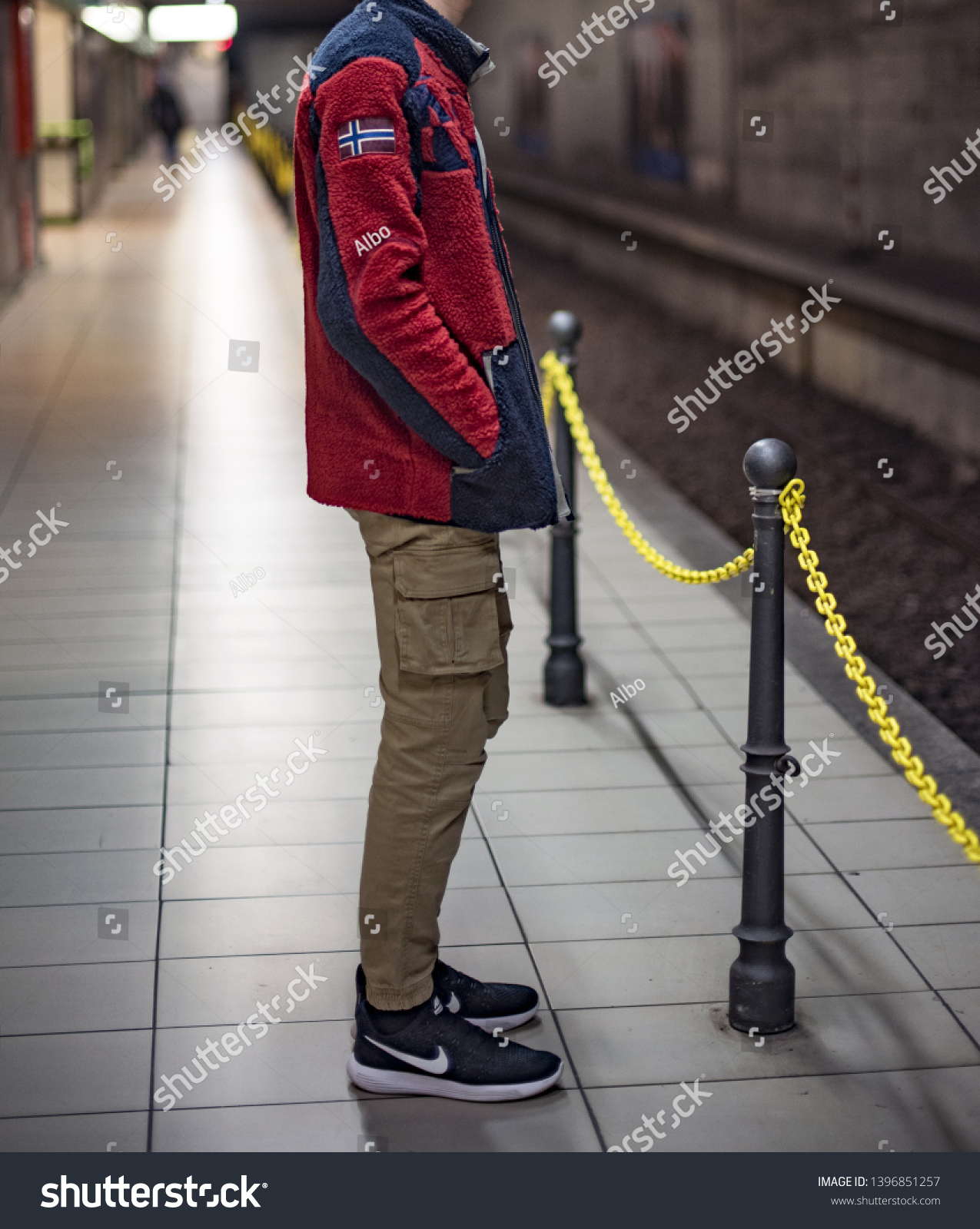 1275x1600  Десять желаний: Balmain отправляется в Хокингс, Миу Миу загадывает рождественское желание и многое другое! - 10 Журнал США