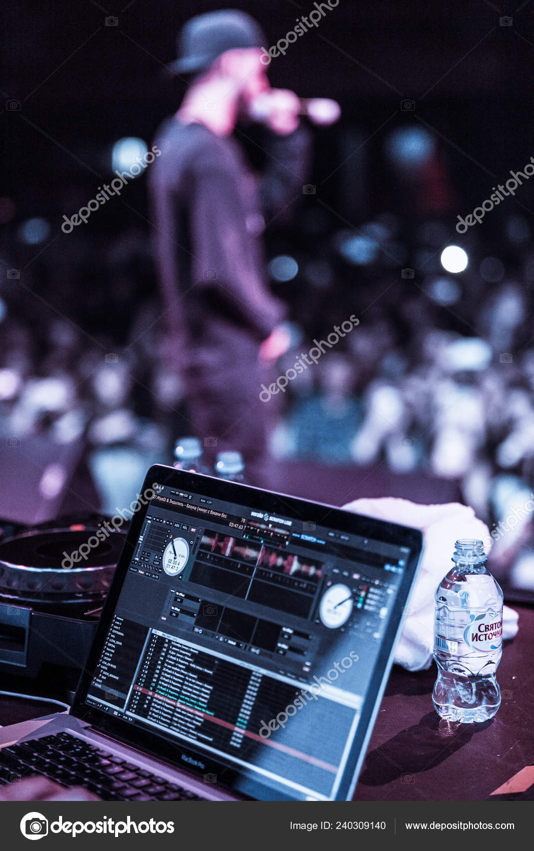 1067x1700  Свет в конце туннеля 1080P, 2K, 4K, 5K HD обои скачать бесплатно | Обои Блики