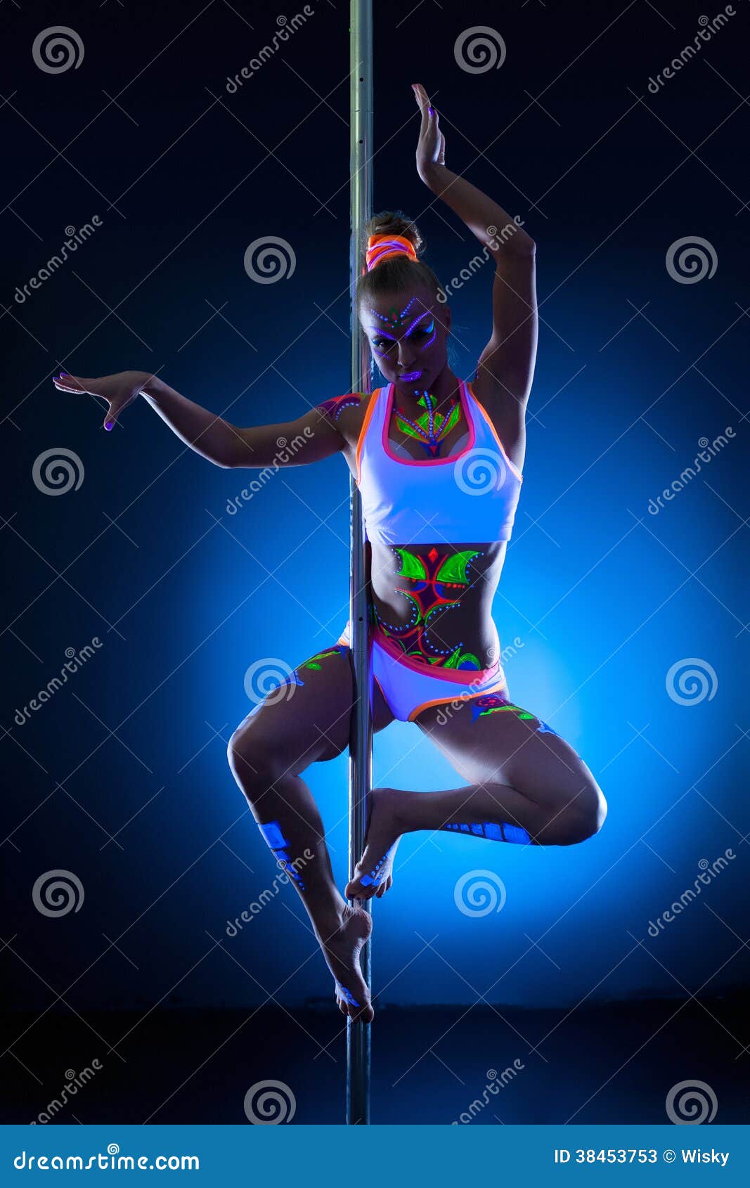 1067x1690  Танцы на пилоне 1080P, 2K, 4K, 5K HD обои скачать бесплатно | Обои Блики