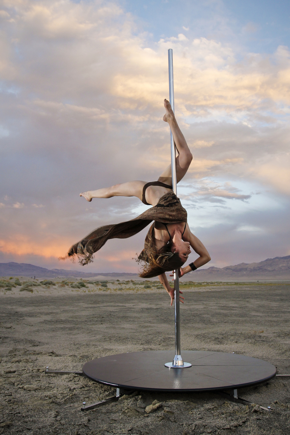 1000x1500  Танцы на пилоне Фото: Движения на пилоне | Фитнес танцы на пилоне, движения на пилоне, танцы на пилоне