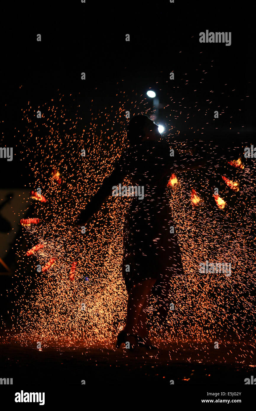 866x1390  Фестиваль огня в Испании стоковые фотографии и изображения в высоком разрешении - Страница 7 - Alamy