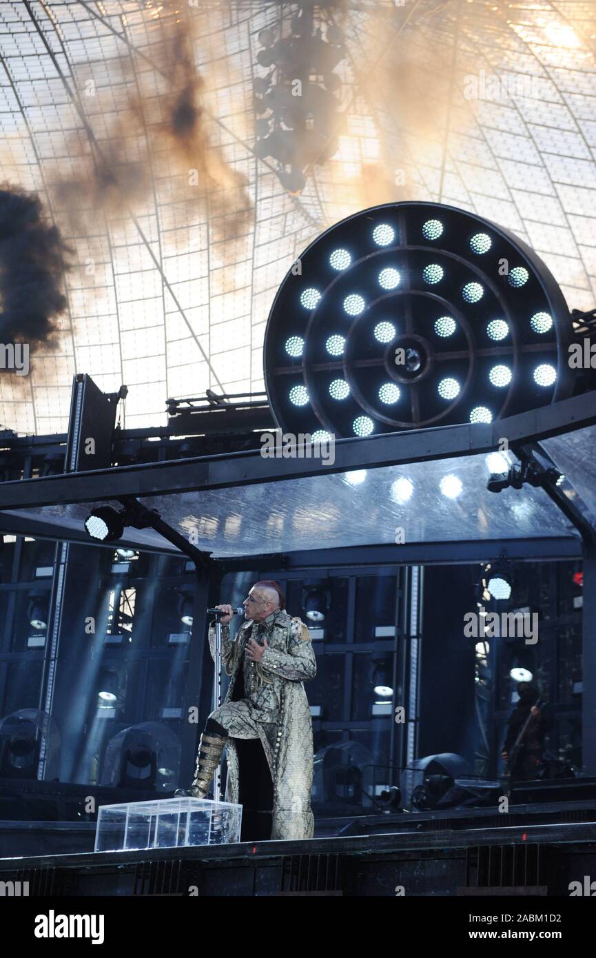 865x1390  Концерт Rammstein: стоковые фотографии и изображения в высоком разрешении — Alamy