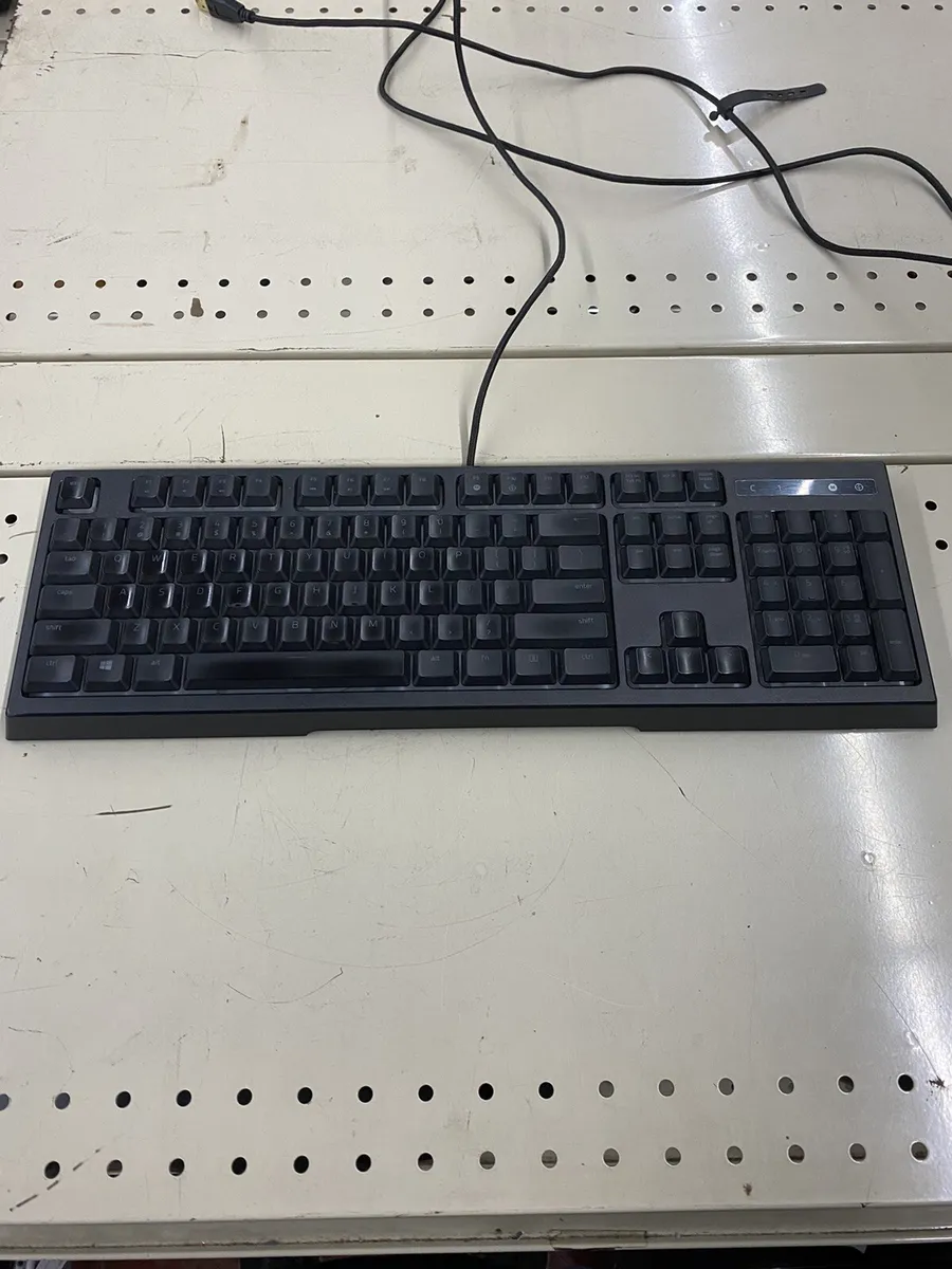 900x1200  Механо-мембранная игровая клавиатура Razer Ornata V2 RGB — RZ03-03380100 | Мвейв