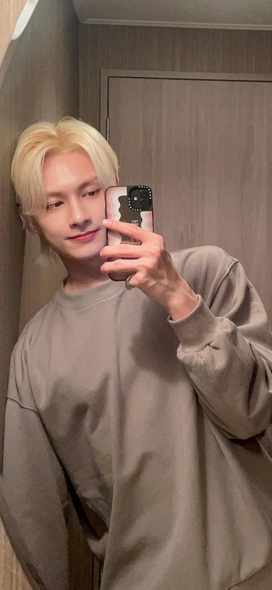 946x2048  HD семнадцать июня обои | Пикпикселей