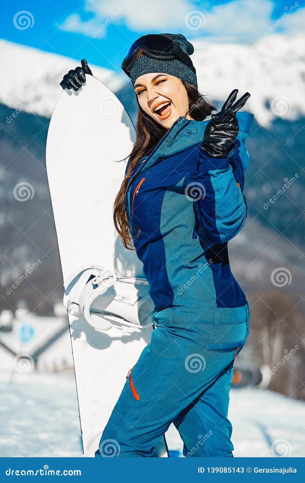 1067x1690  Незаконное катание на сноуборде: 16 самых неуклюжих фотосессий сноуборд-моделей в мире