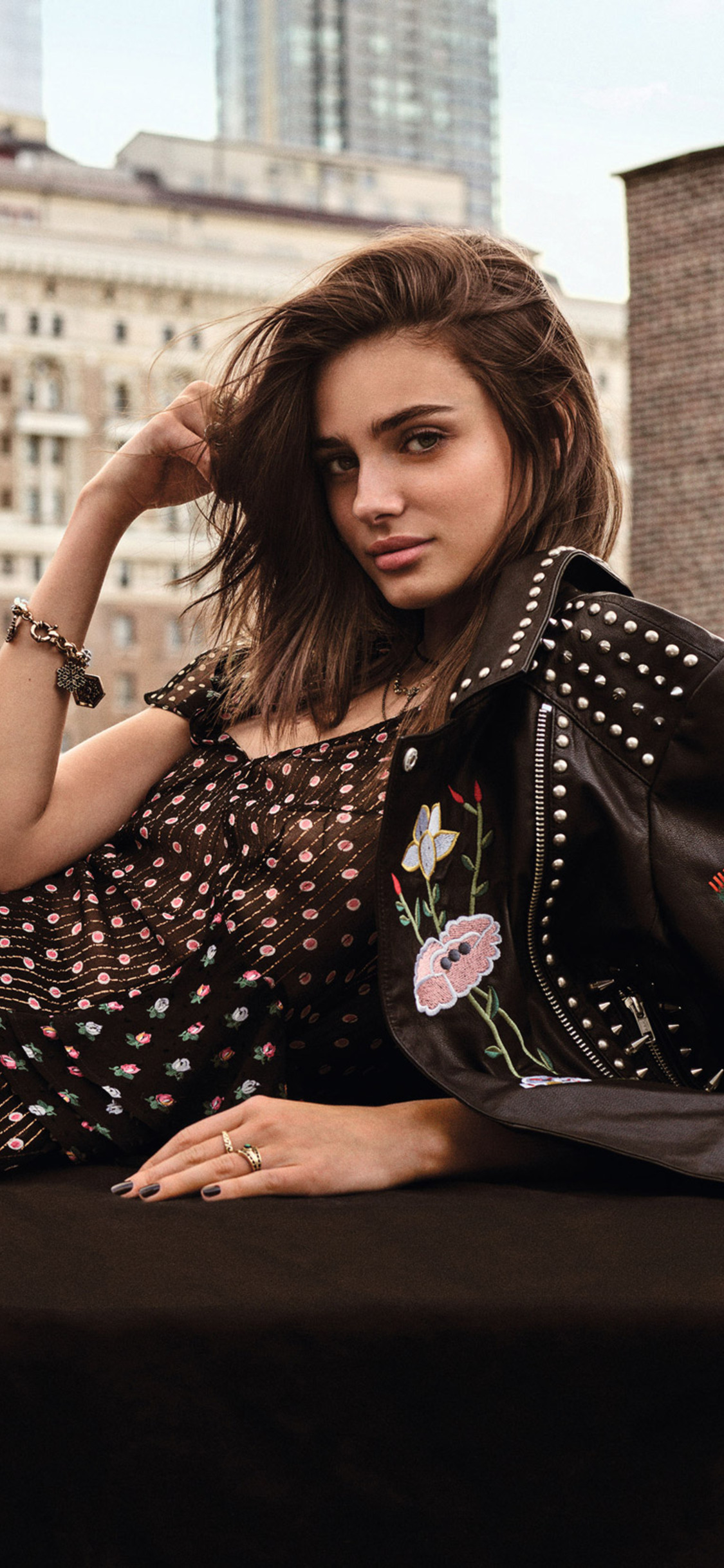 1125x2436  Тейлор Хилл Iphone XS,Iphone 10,Iphone X HD 4k Обои, изображения, фоны, фотографии и картинки 1125x2436