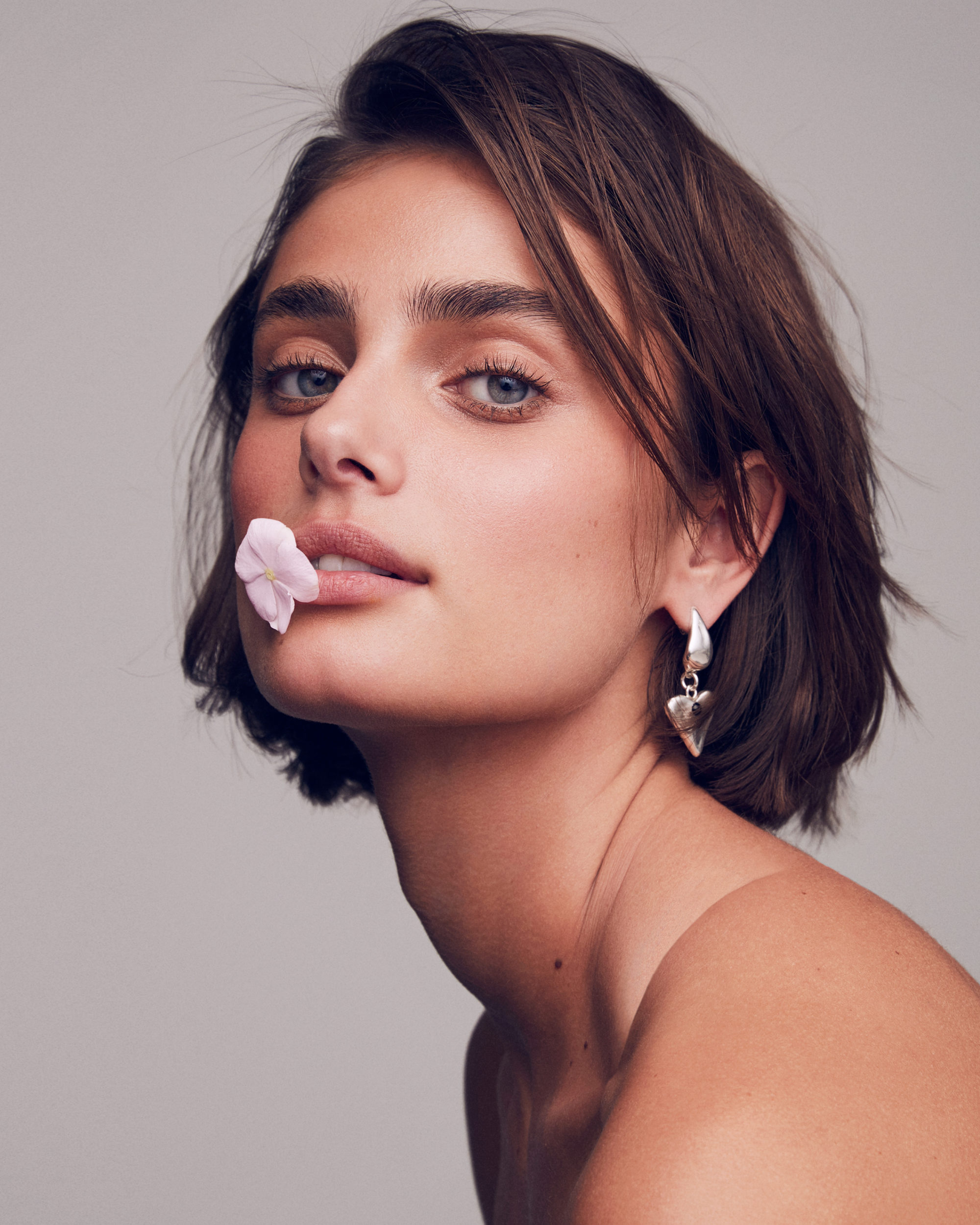 2000x2500  Мэриан Селл