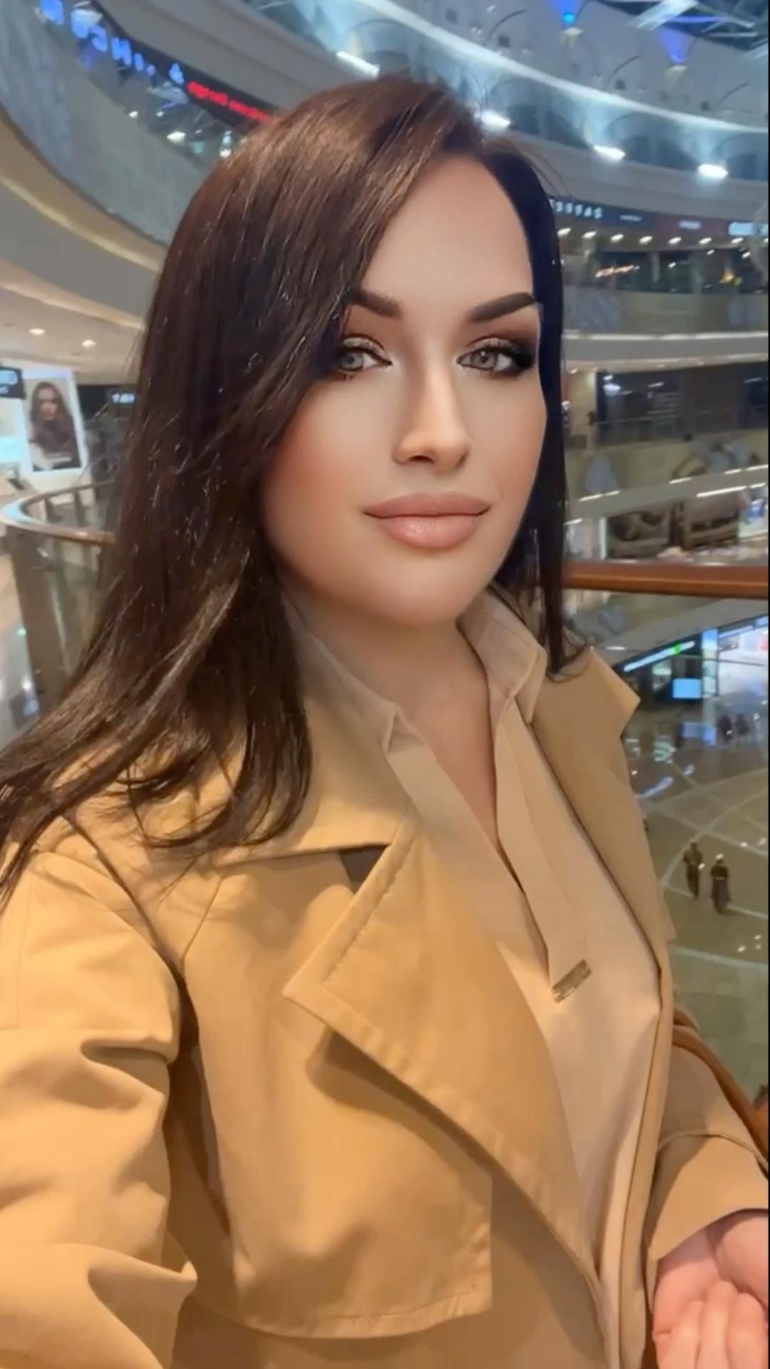 1080x1920  Пин от пользователя Milana Mirzoeva на доске Ваши пины в 2023 г | Золотой фон, Москва