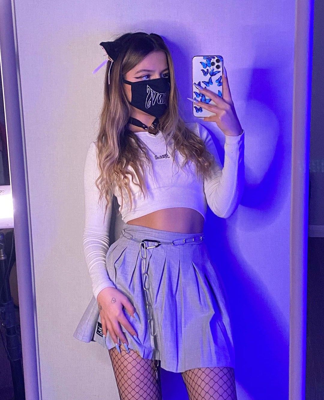 1080x1332  Мне нужна космическая голографическая виниловая наклейка — Etsy | Поделки из виниловых пластинок, Виниловые наклейки, Голографика