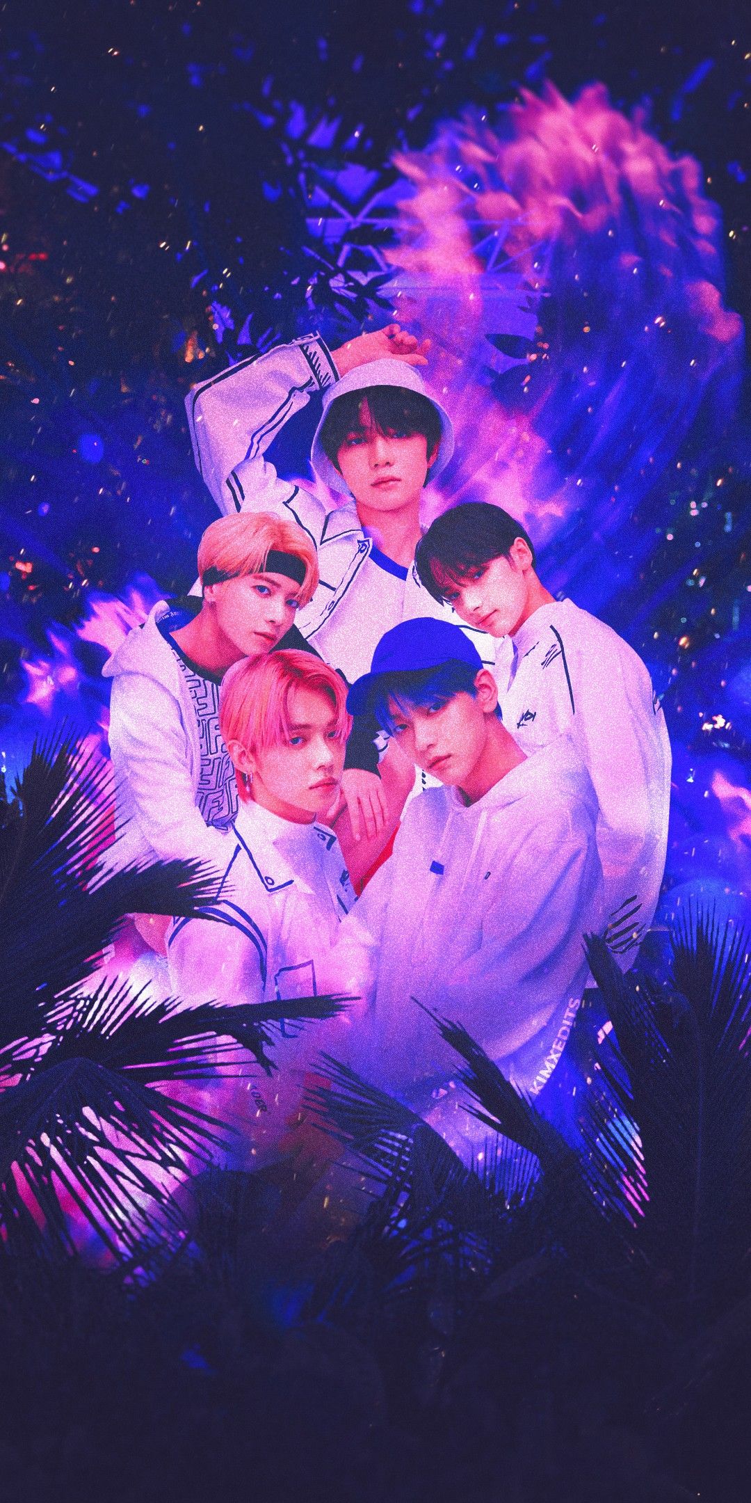 1080x2160  Скачать обои Txt «Позирует на розовом фоне» | Обои.com