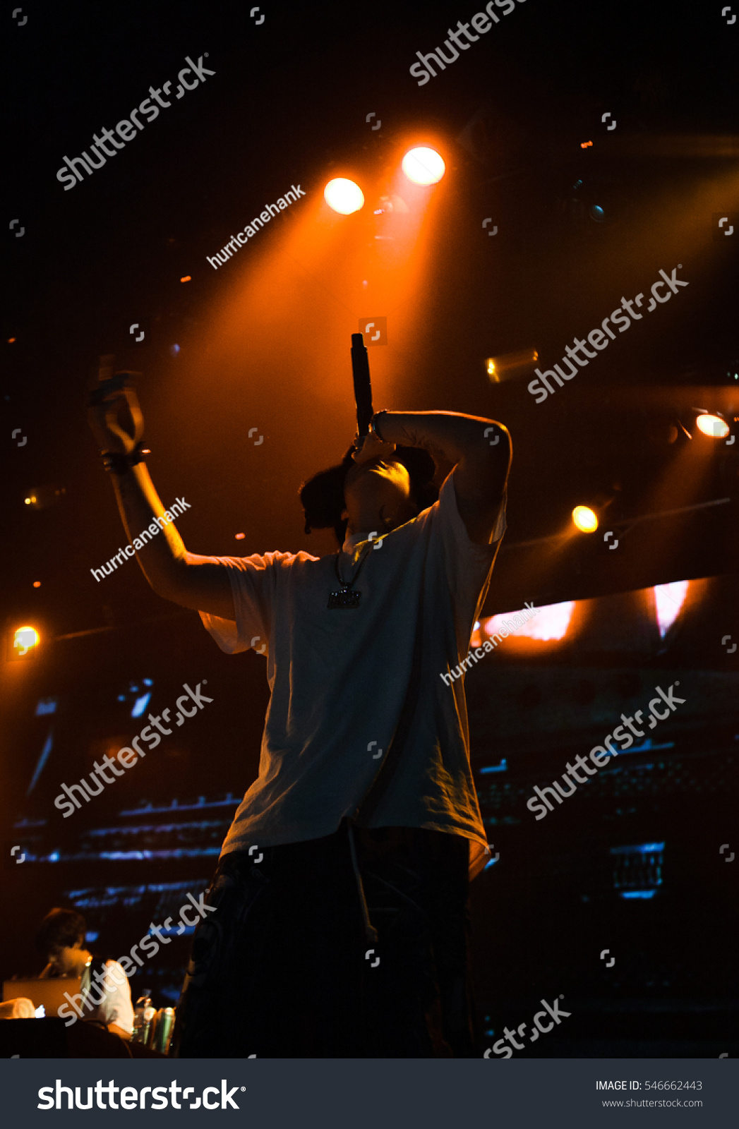 1047x1600  Если кому-то нужен мраморный телефон, я нашел ту же текстуру, что и на обложке, и превратил ее в обои. : r/sadboys