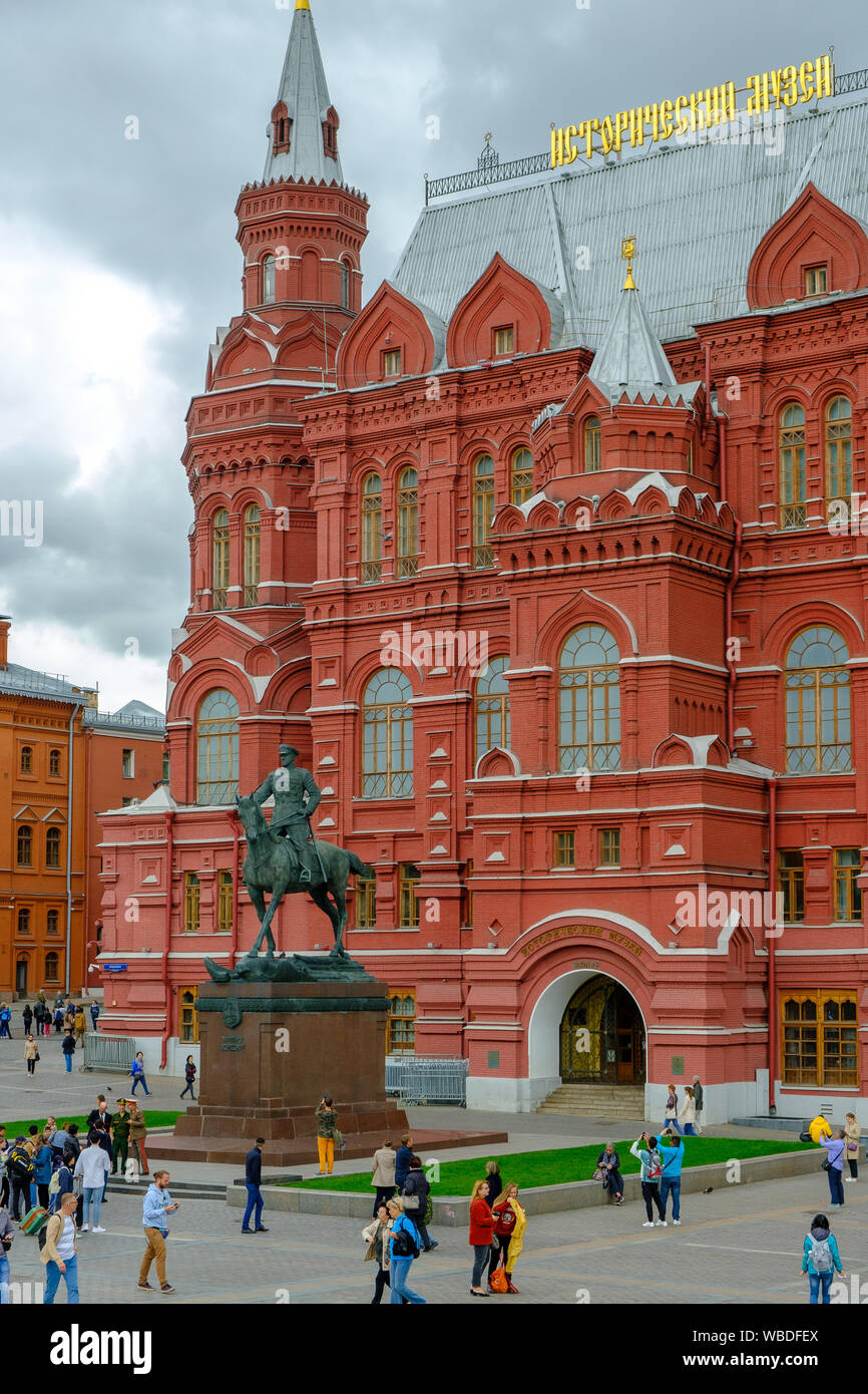 866x1390  Бесплатные стоковые фото на тему Белое бетонное здание под голубым небом