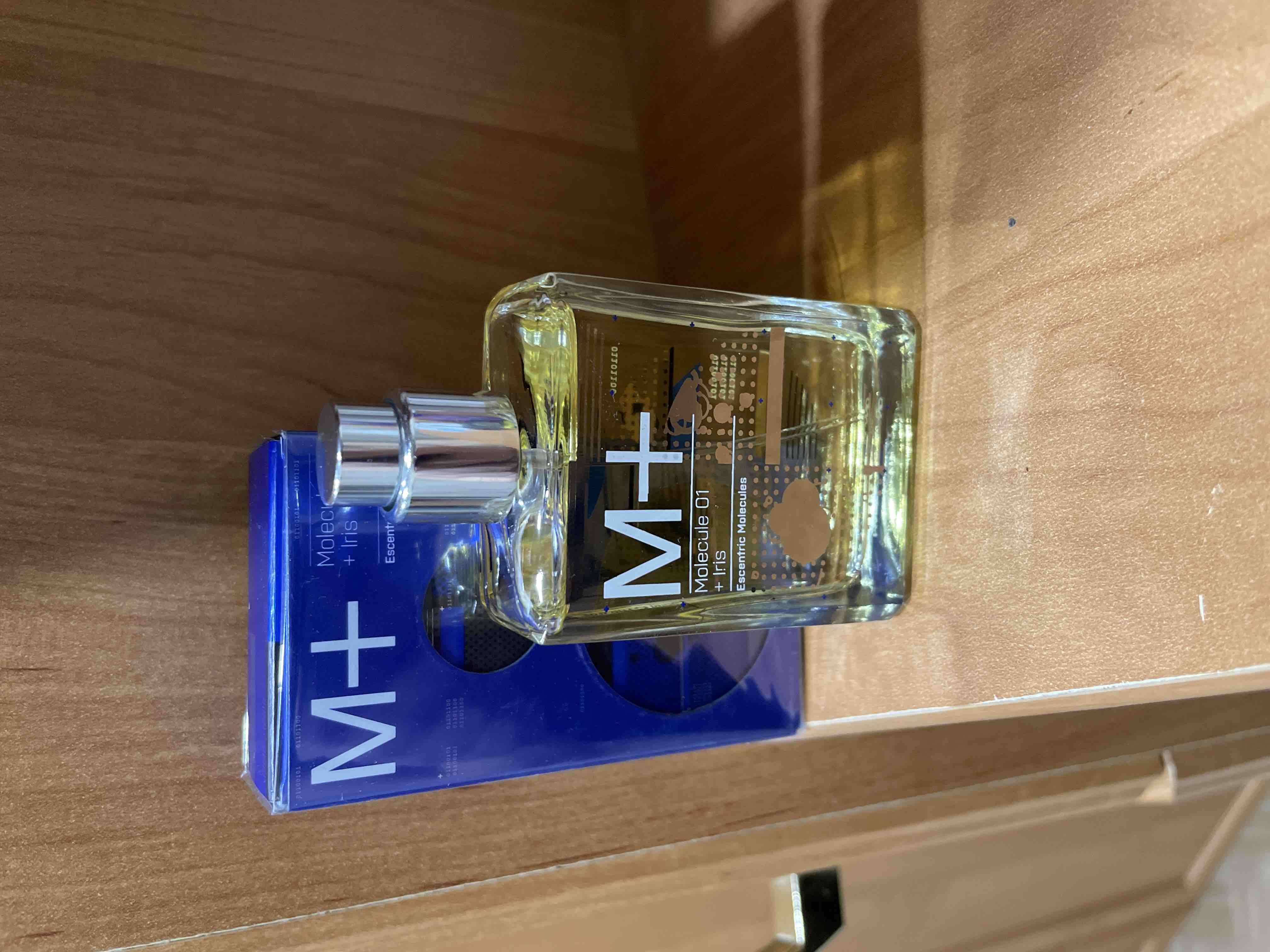 4032x3024  Туалетная вода Escentric Molecules M+ Molecule 01 + Iris 30 мл - купить в  Peachmall, цена на Мегамаркет