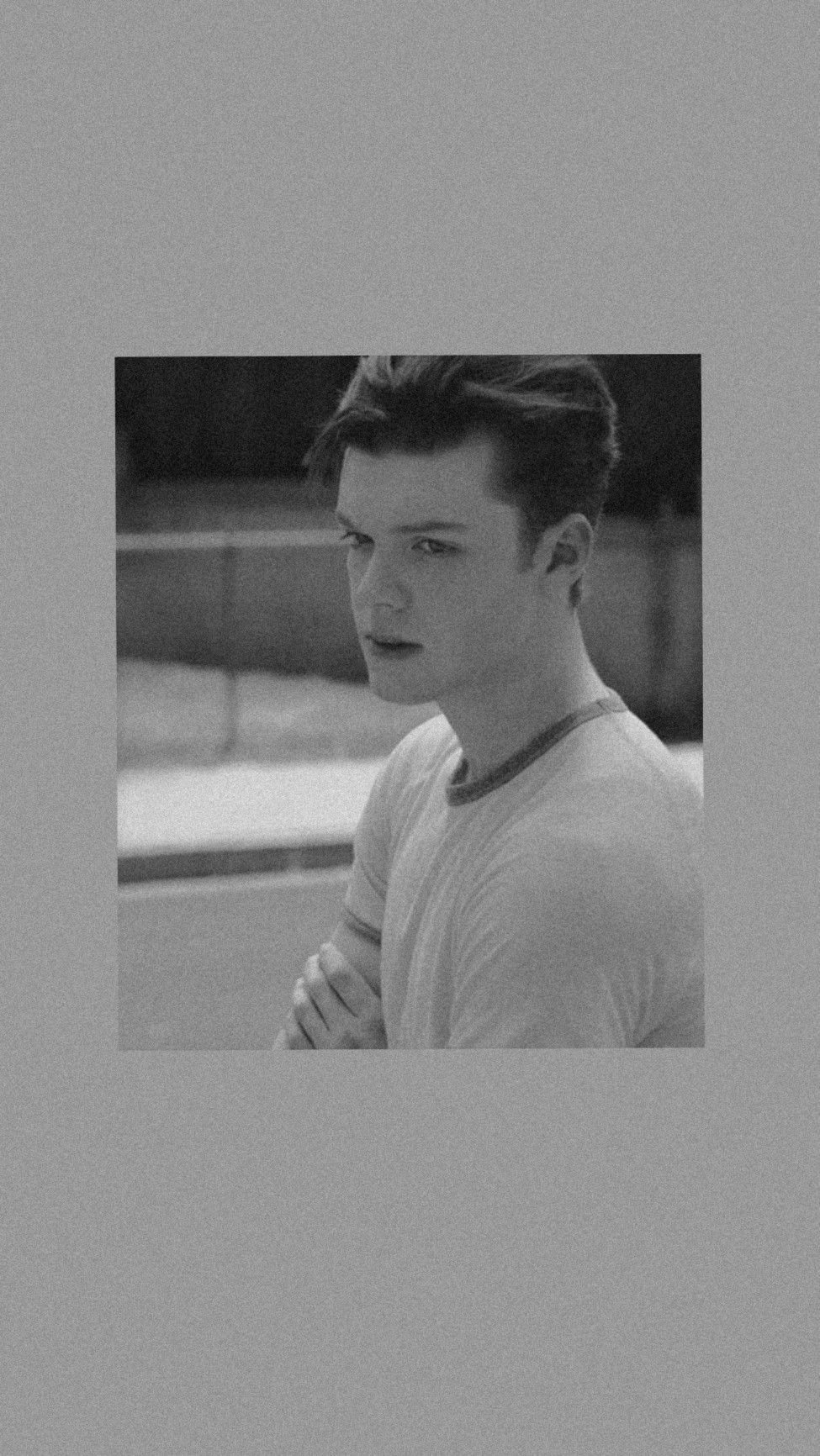 975x1732  Обои на телефон / Бесстыжие / Йен Галлагер | Раскрашенные гитары, Аватар  легенда о корре, Обои