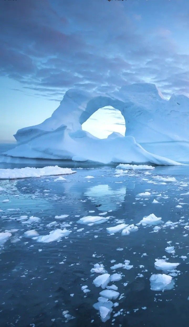 720x1244  Iceberg | Minimalist wallpaper, Android wallpaper, Android wallpaper black