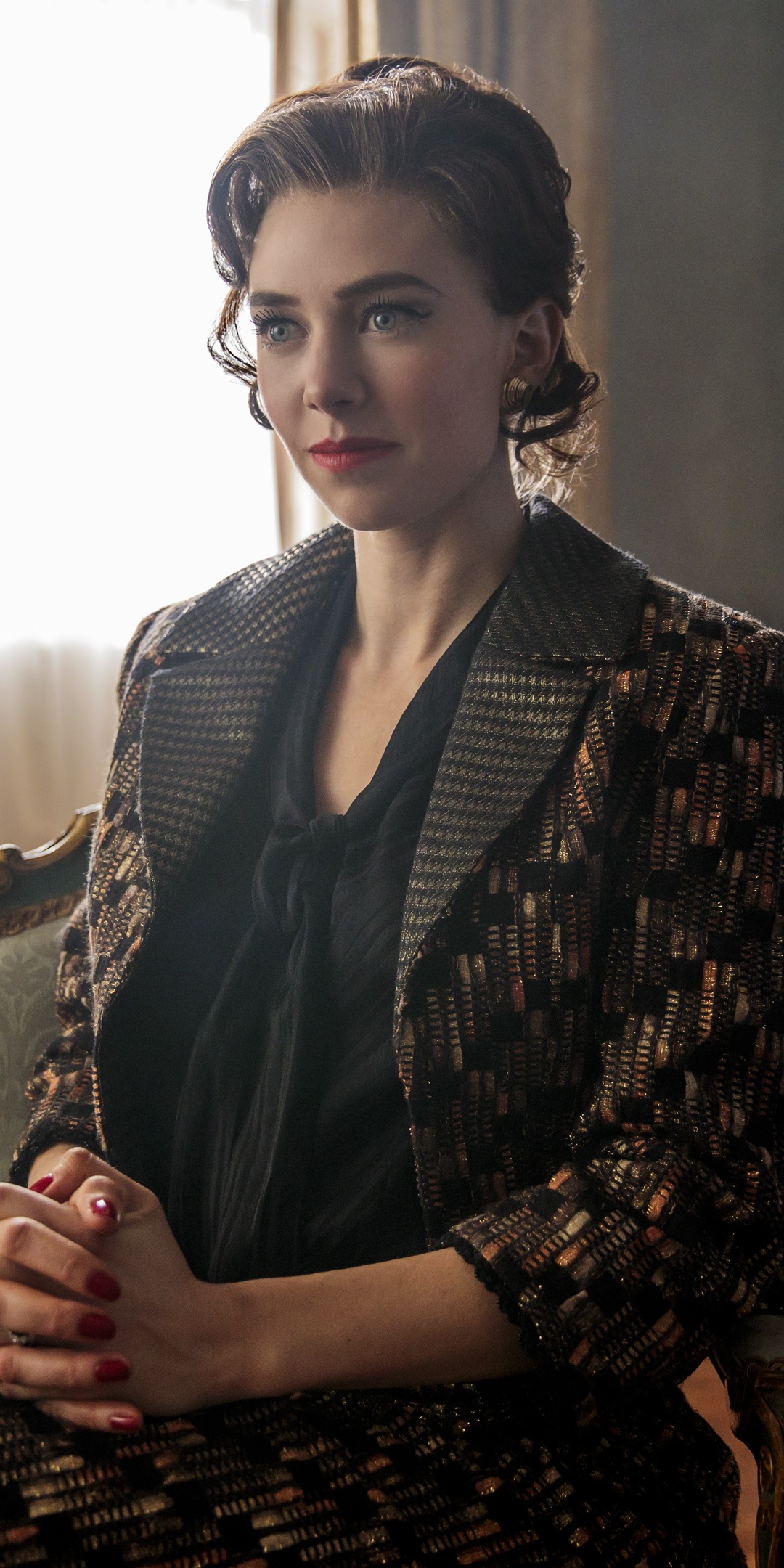 1080x2160  1080x2160 Ванесса Кирби в роли принцессы Маргарет в сериале «Корона». Первый плюс 5