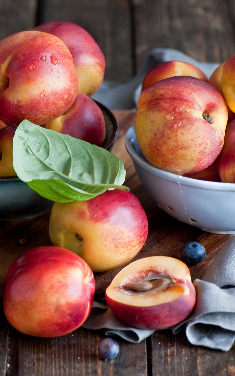 800x1280   Скачать бесплатно обои Сладкие фрукты красные нектарины черника 2560x1600 HD [2560x1600] для рабочего стола Мобильный  планшет | Исследуйте 58+ нектаринов Обои | Nectarines Wallpape