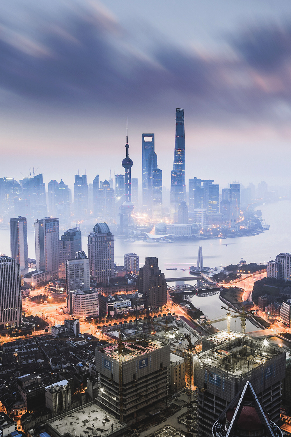 1000x1500   Небоскребы Крыша Белые туфли 4K Ultra HD Мобильные обои 