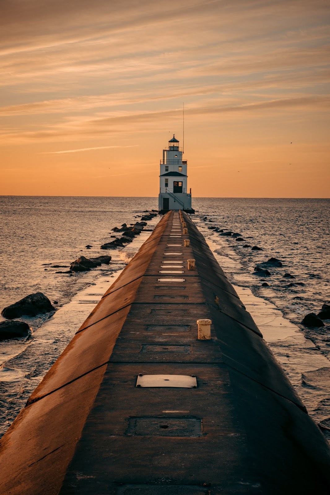 1066x1600 Rocky Ocean Shore Lighthouse Sunset iPhone 6 HD Wallpaper 1 Узнайте больше на https://phonewallp.com/rocky-ocean-shore-lighthouse-sunset-i… | Paesaggi Sfondi Immagini