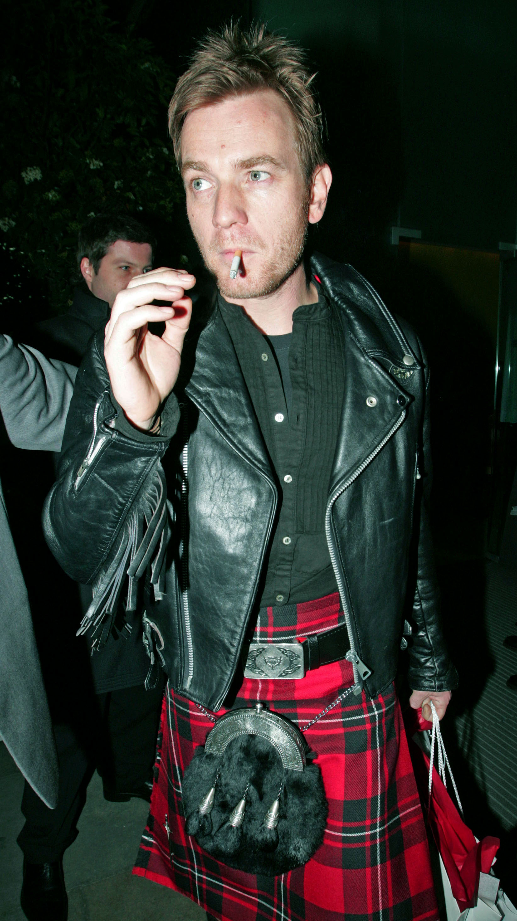 1644x2928  1125x2436 Эван Макгрегор брюнетка рубашка Фон Iphone X