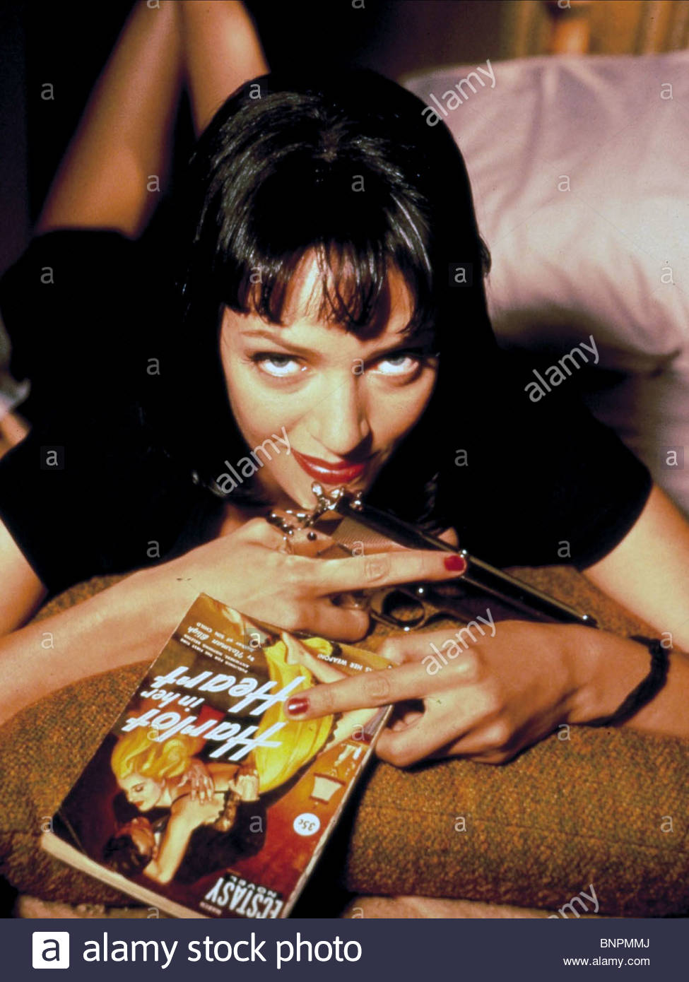 975x1390   Скачать обои Скачать криминальное чтиво uma thurman mia wallace 1713x2125 wallpaper People HD Wallpape