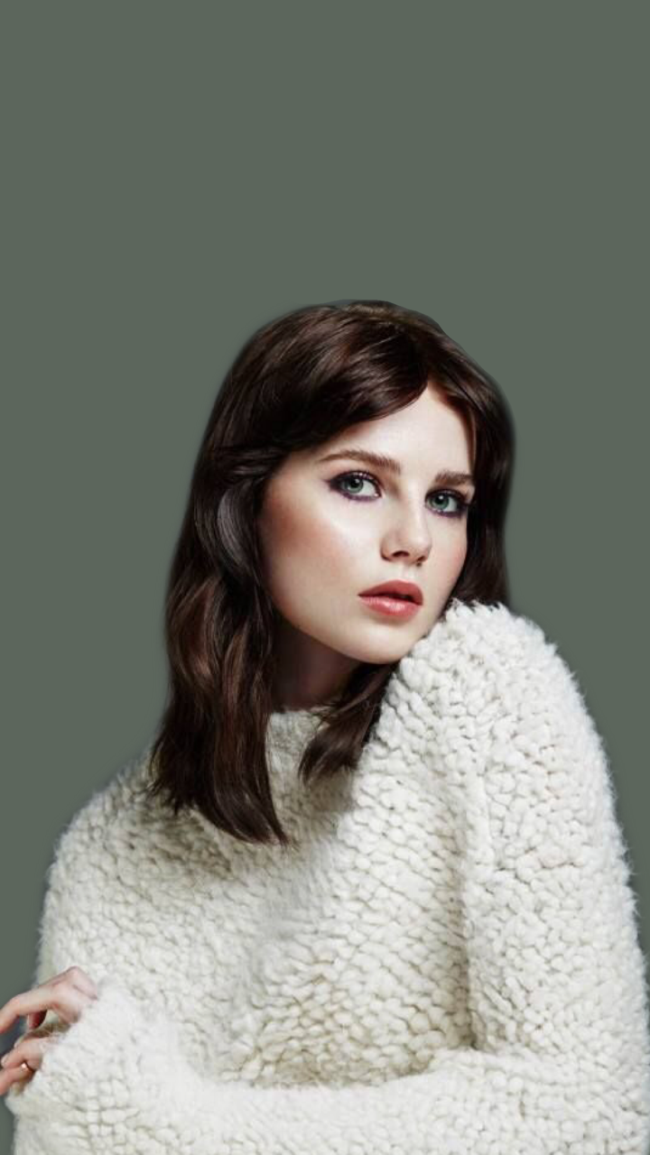 720x1280   лучшее от Люси Бойнтон в Twitter: «Новые обои с Люси Бойнтон в роли Астрид Слоан в #thepolitician … \ 