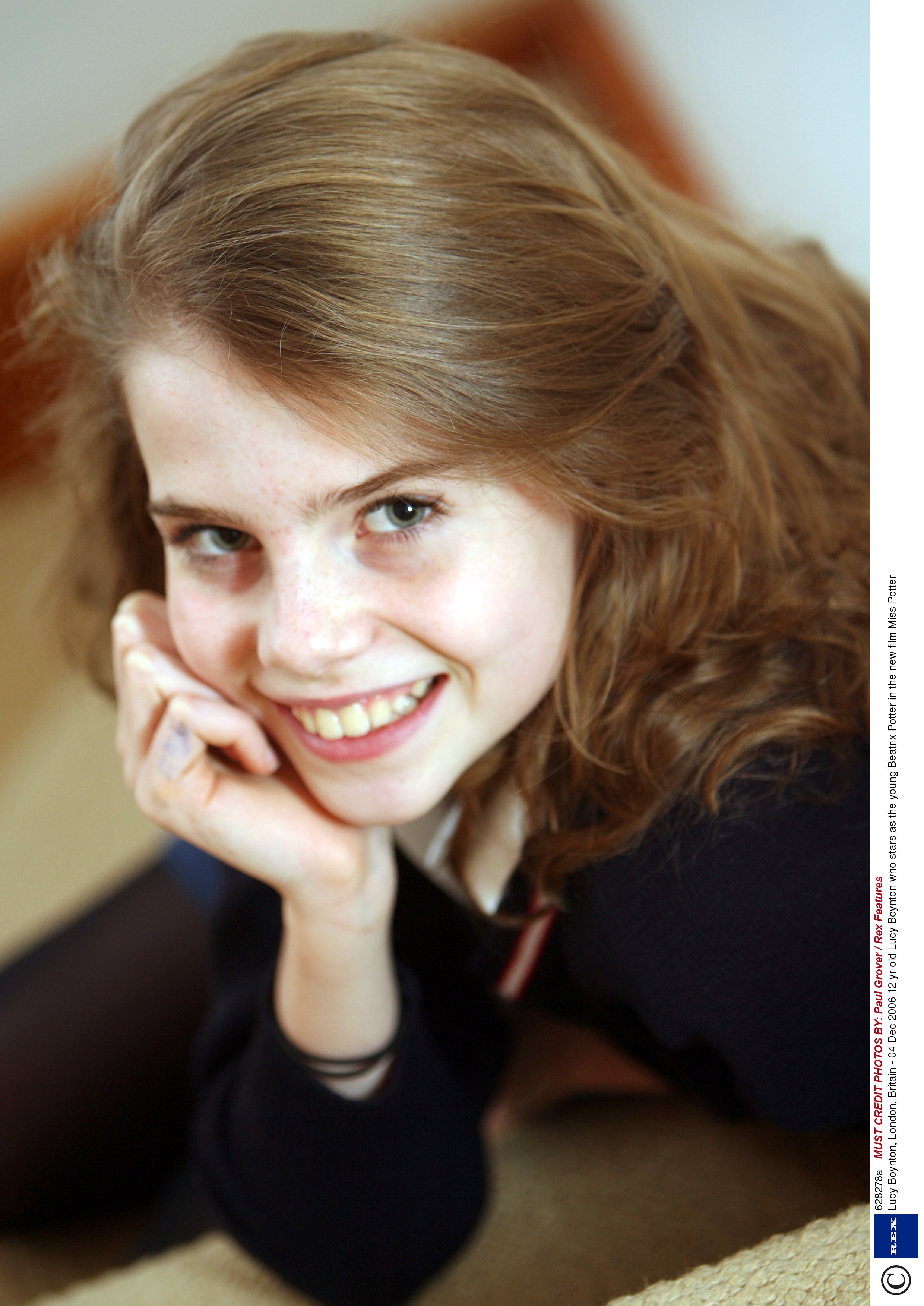 2480x3504   Люси-Бойнтон-ат-индукбус-битва-премьера на 42-м фестивале американского кино в Довиле 04.09.2016_3 HawtCelebs