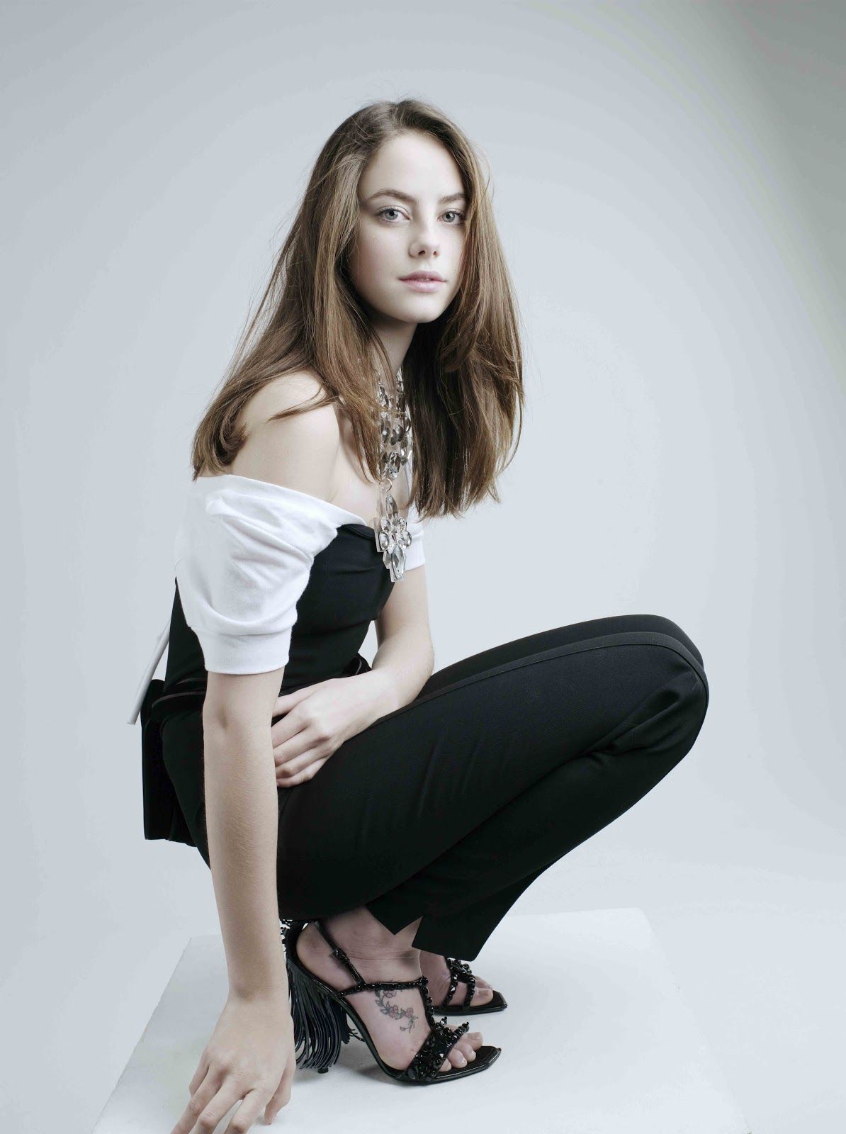 1194x1600  Kaya Scodelario 01 1080x1920 iPhone 8/7/6 / 6S Plus обои фоновое изображение 