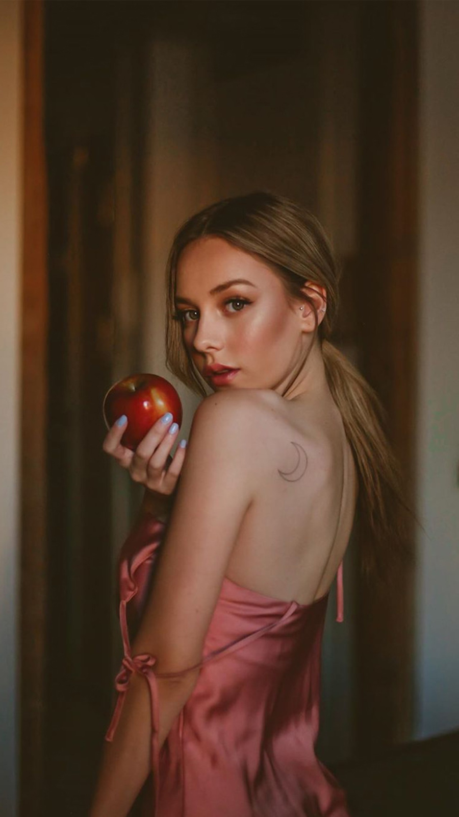 900x1600  Ester Expósito обои - Обои Cave