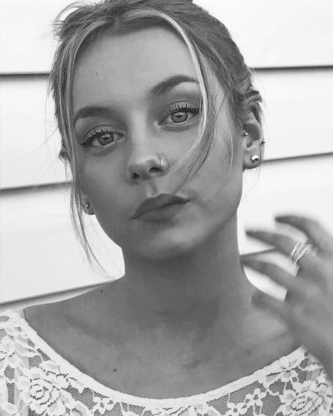 1080x1350   Ester Wallpaper diazepam43