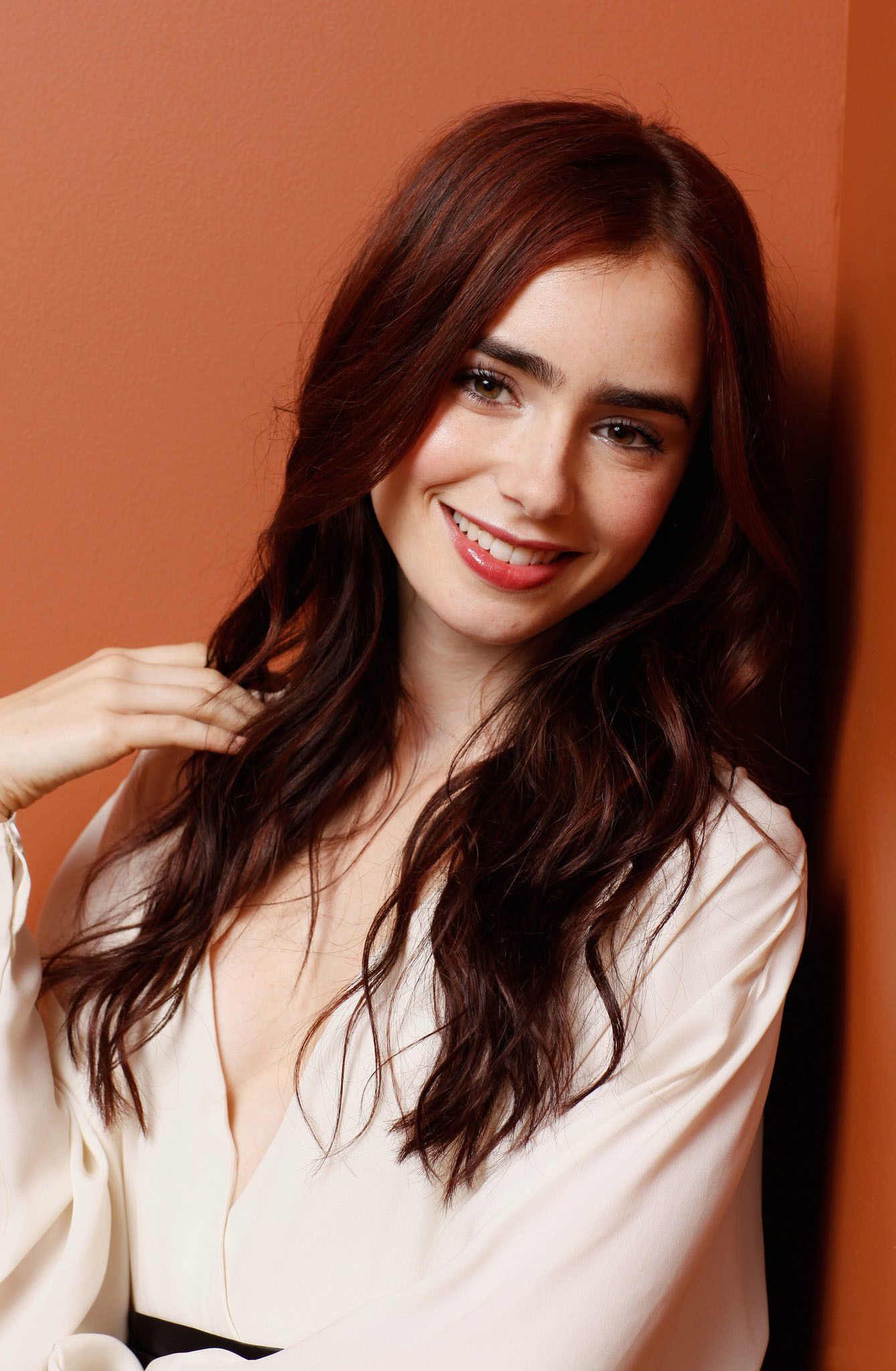 1339x2048  1280x2120 Lily Collins For Grazia UK Magazine 4K HD Wallpapers Журнал знаменитостей iPhone 6 plus Обои для рабочего стола iPhone 6 plus Обои Фон 