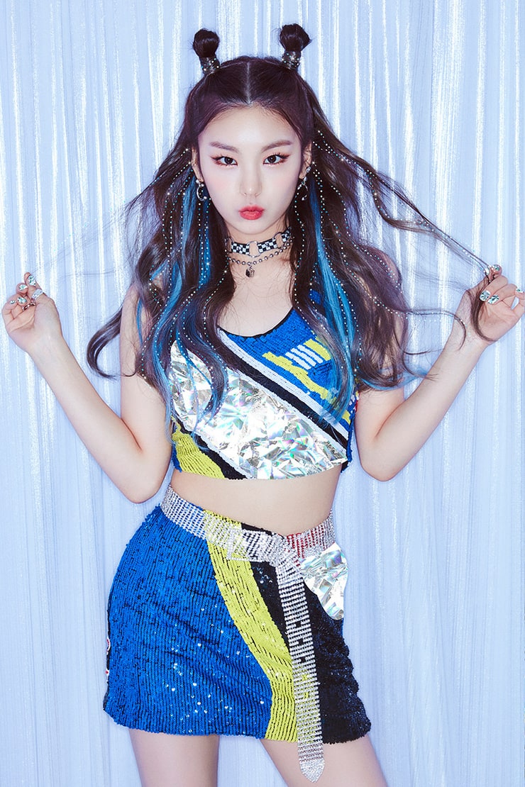 740x1110  ITZY WANNABE Yeji 4K Wallpaper # 6.766 