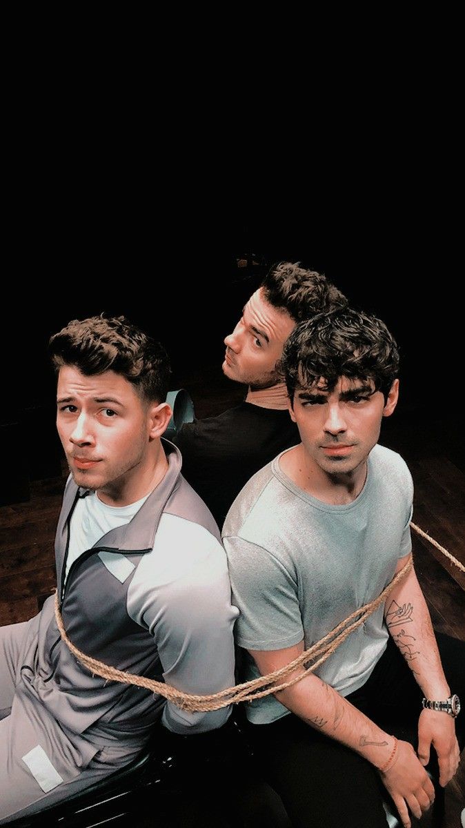 674x1200  lockscreens - ➡ Jonas Brothers. ➡ Реблог или лайк, если вы его сохранили .