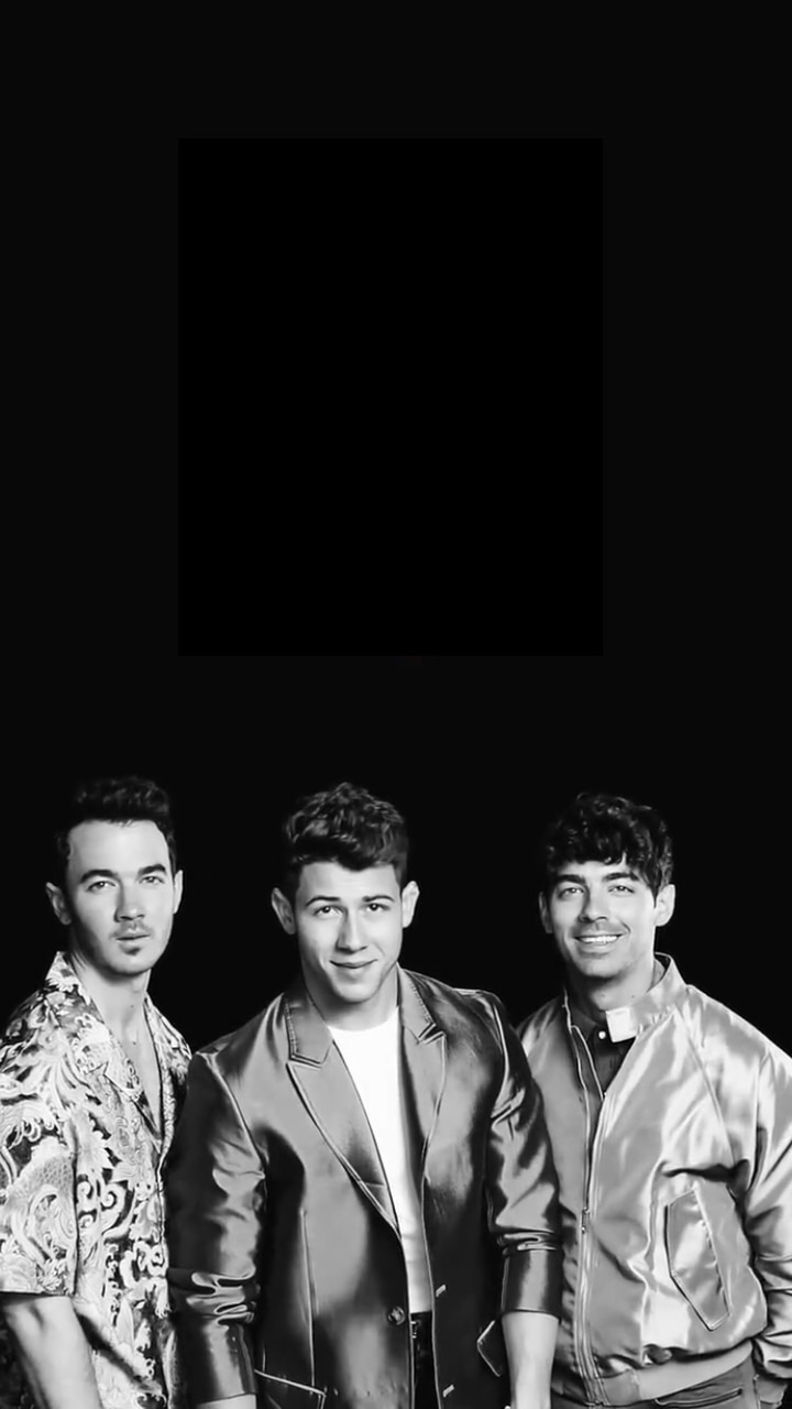 720x1280  Jonas Brothers «Nowstalgia» | Q98 - Хит-музыка Саскачевана 